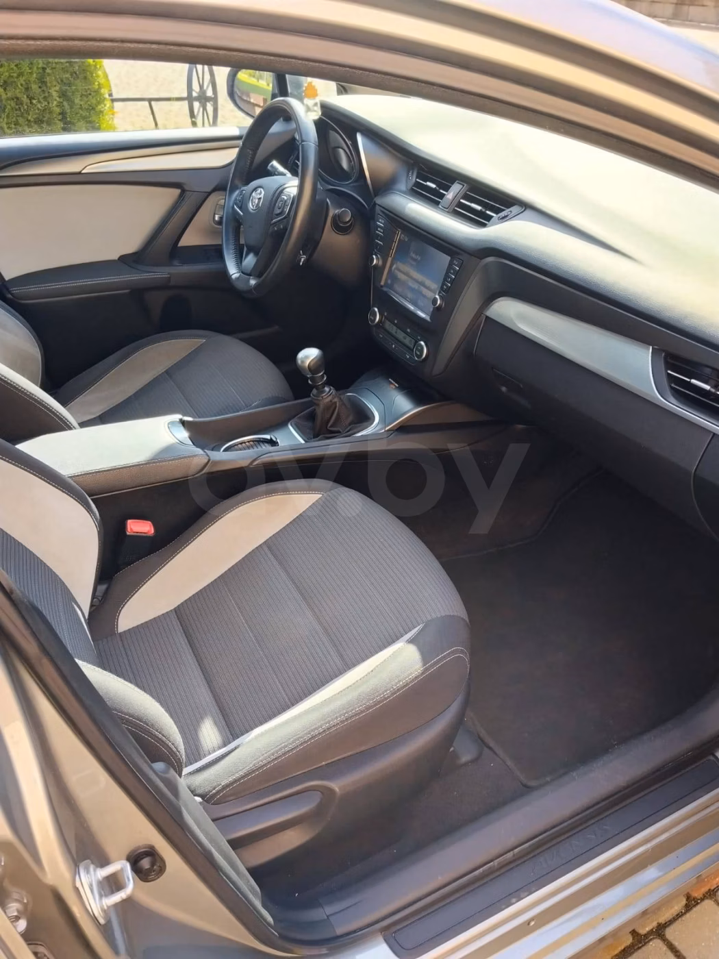 Toyota Avensis фото 6