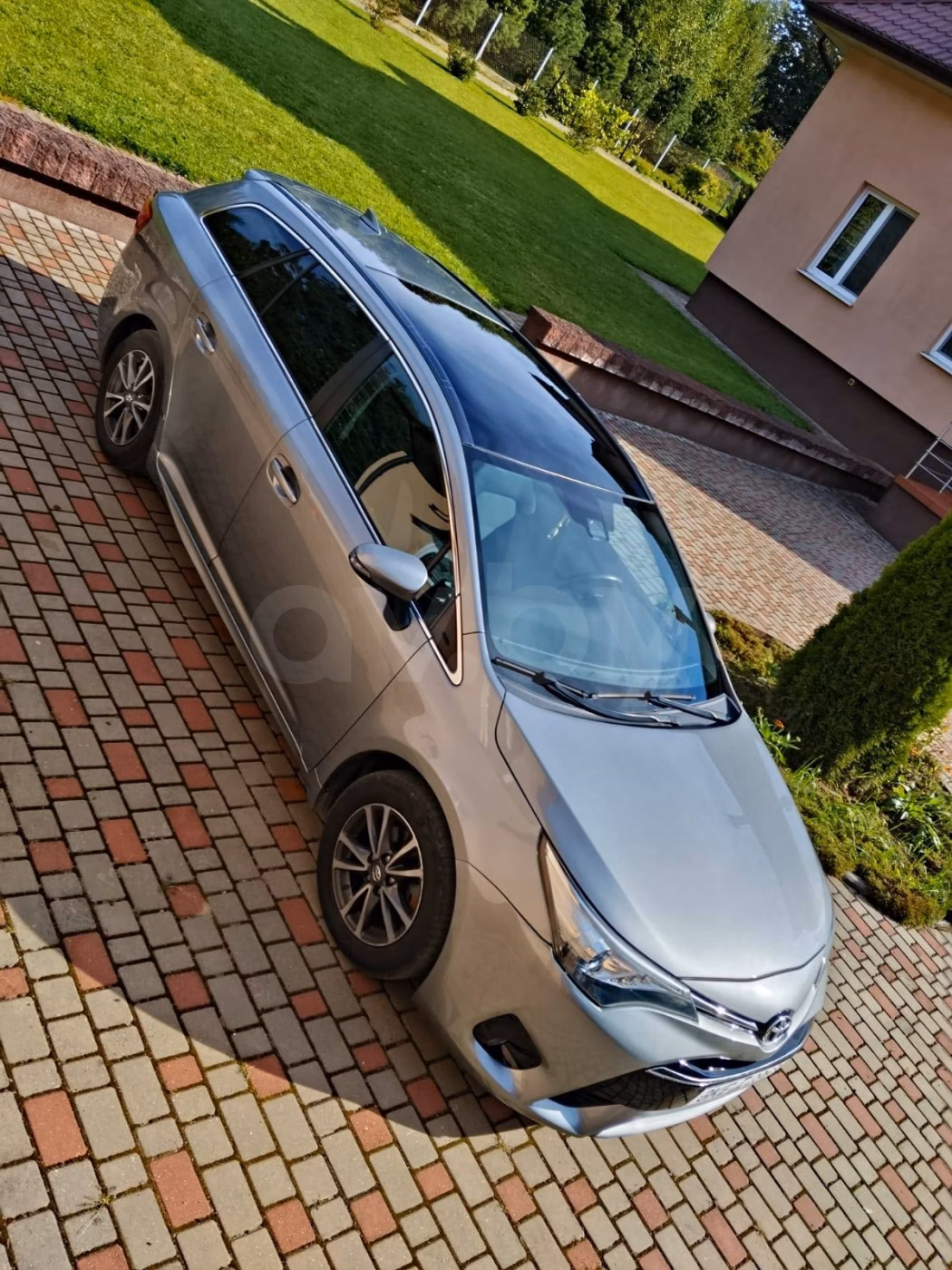Toyota Avensis фото 9