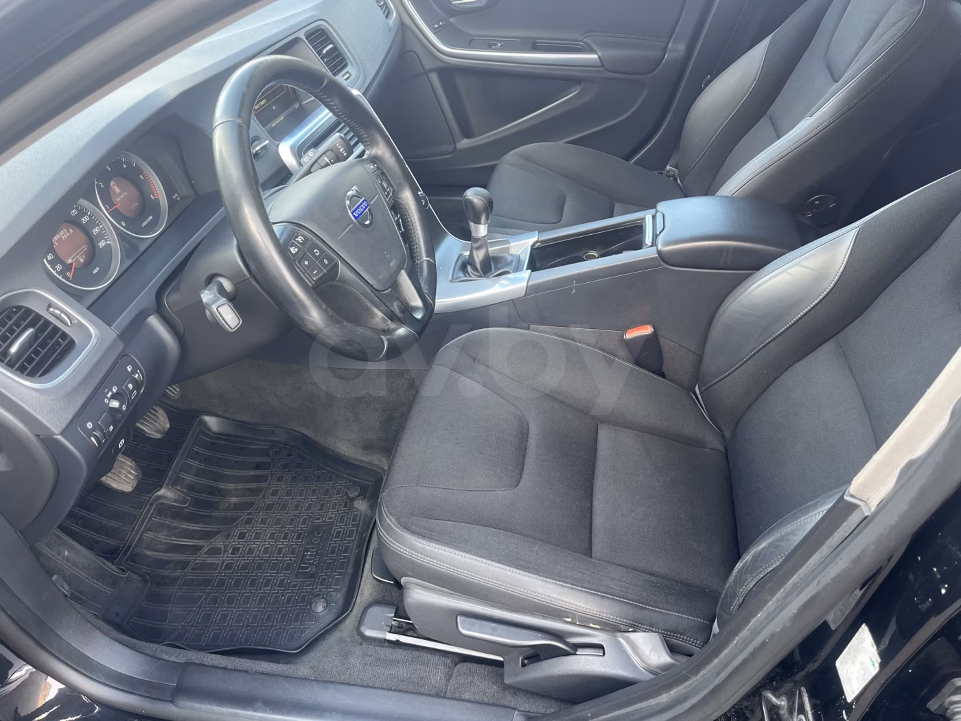 Volvo V60 фото 14