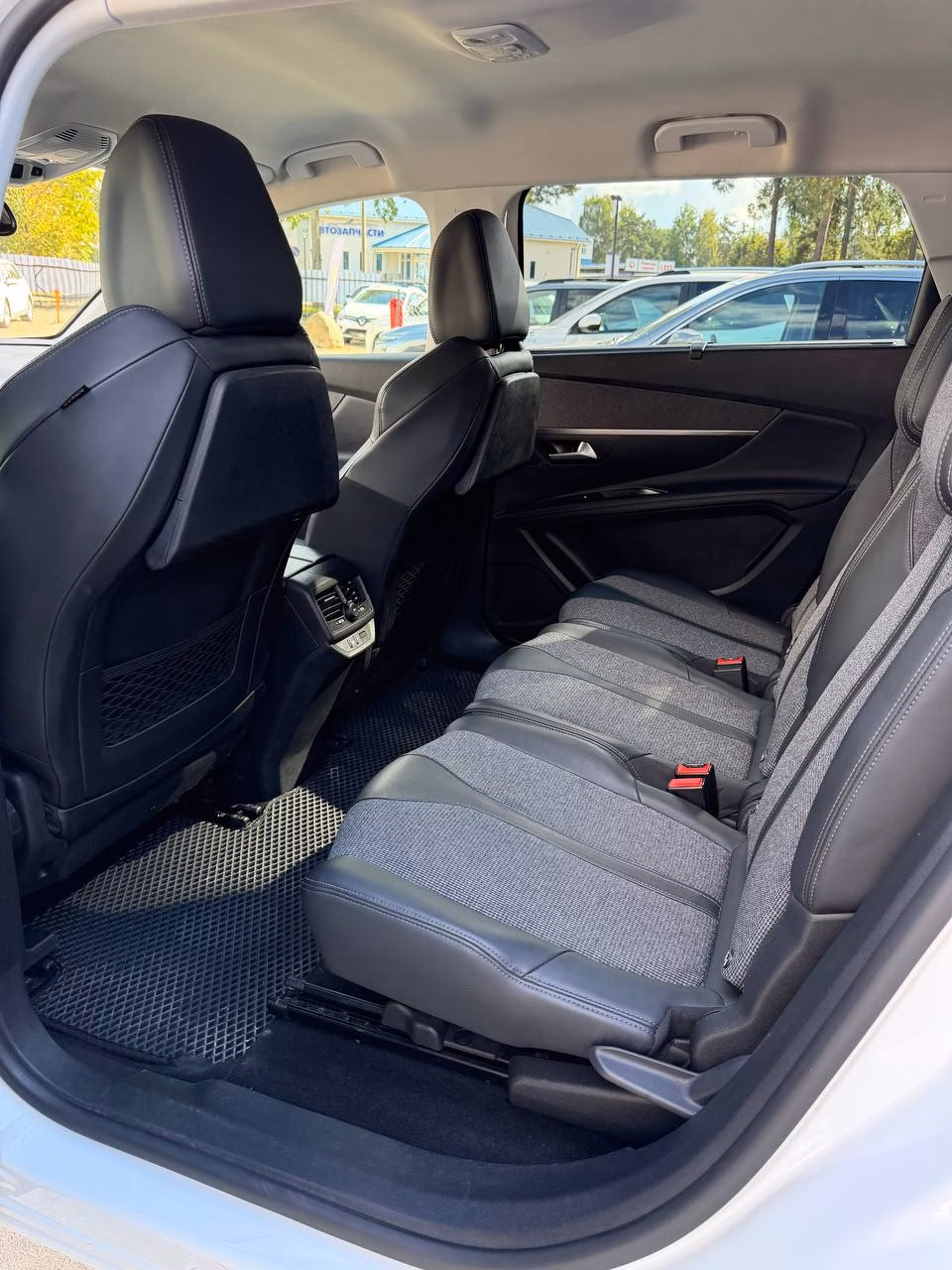 Peugeot 5008 фото 13