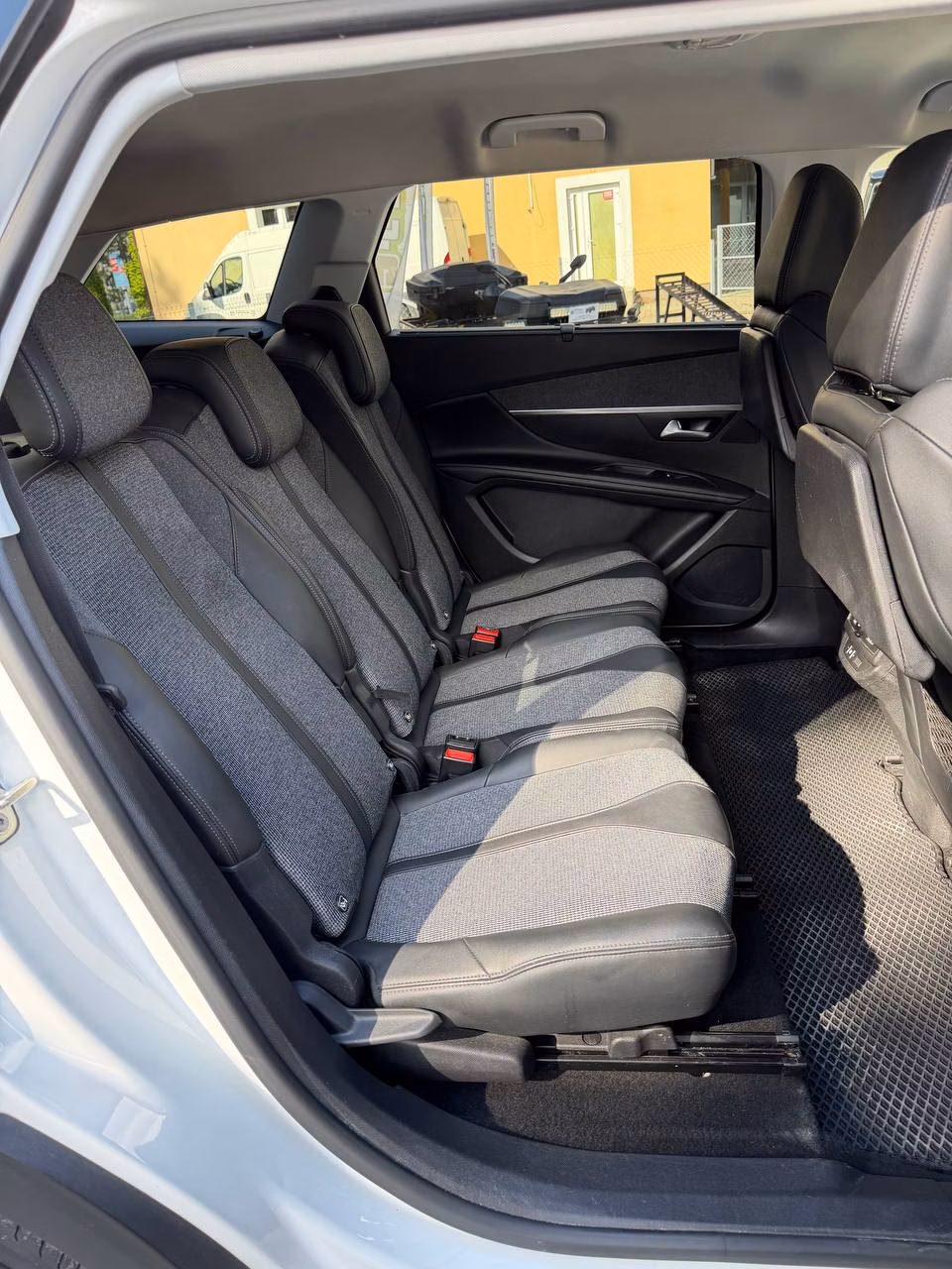 Peugeot 5008 фото 12
