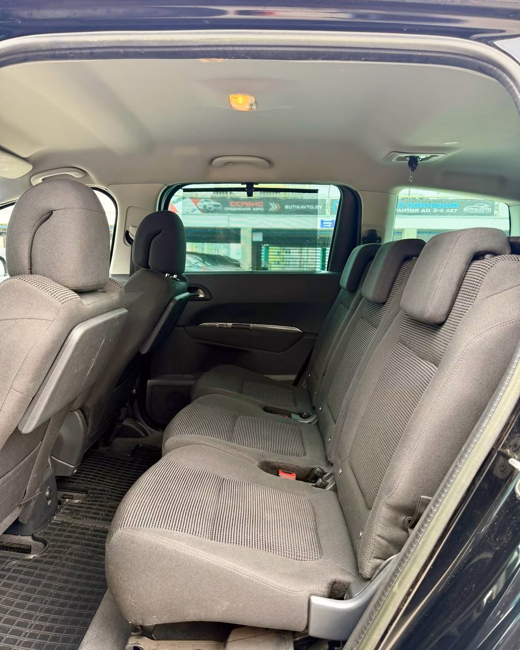 Peugeot 5008 фото 11