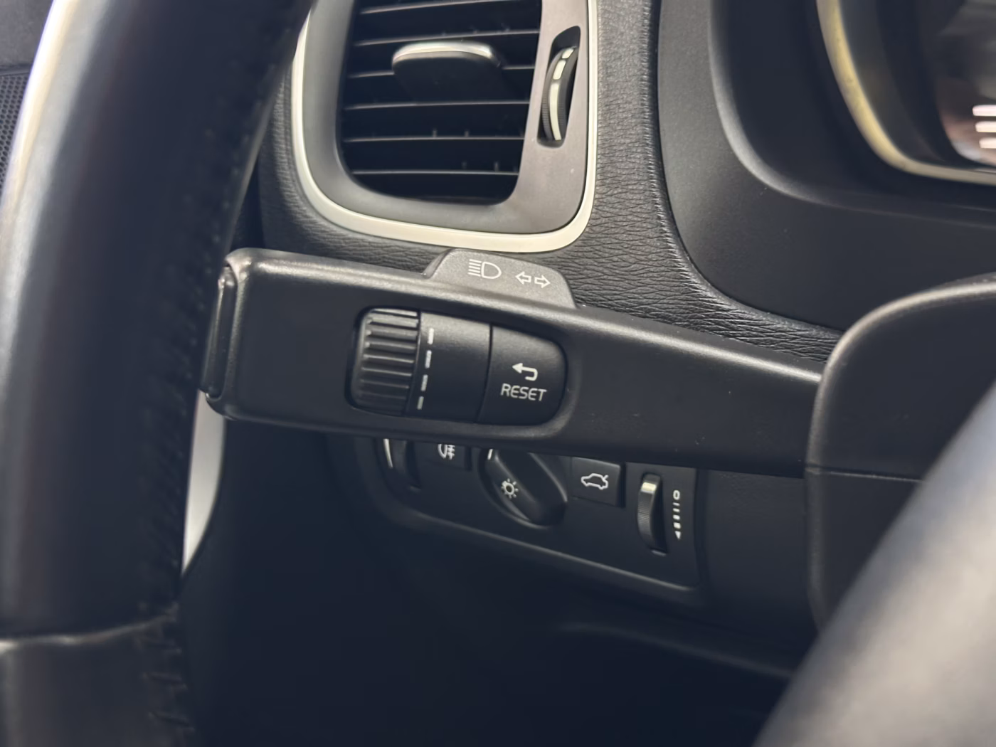 Volvo V40 фото 22