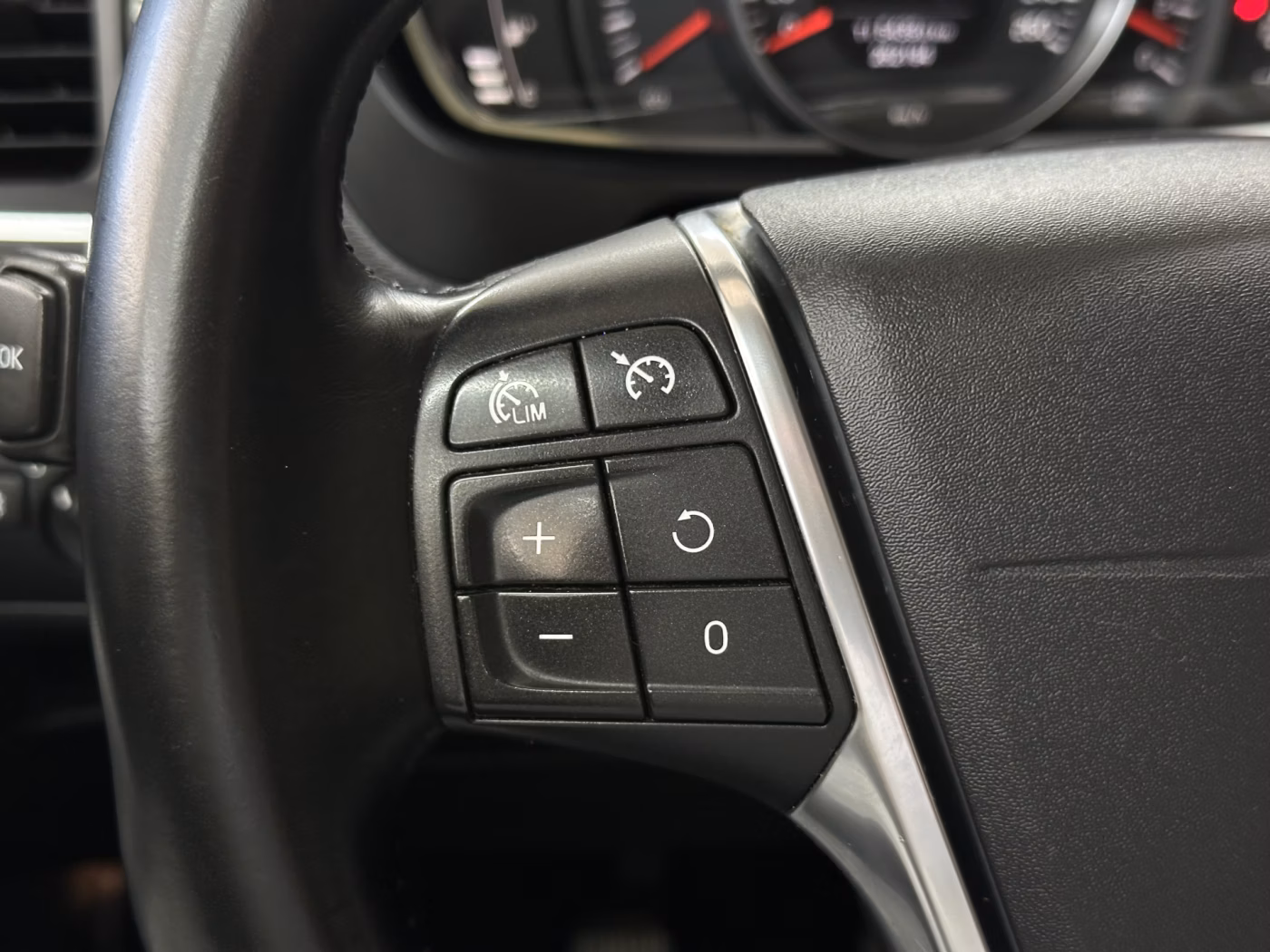 Volvo V40 фото 20