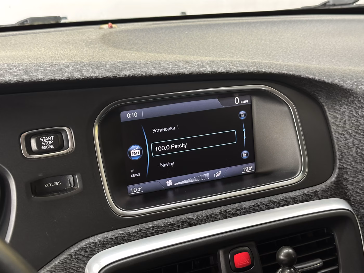 Volvo V40 фото 24