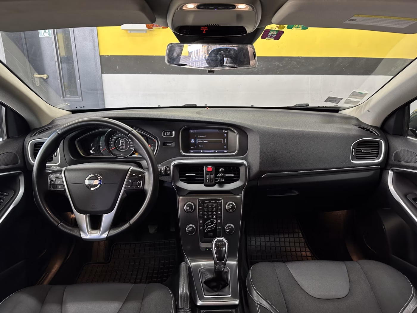 Volvo V40 фото 9