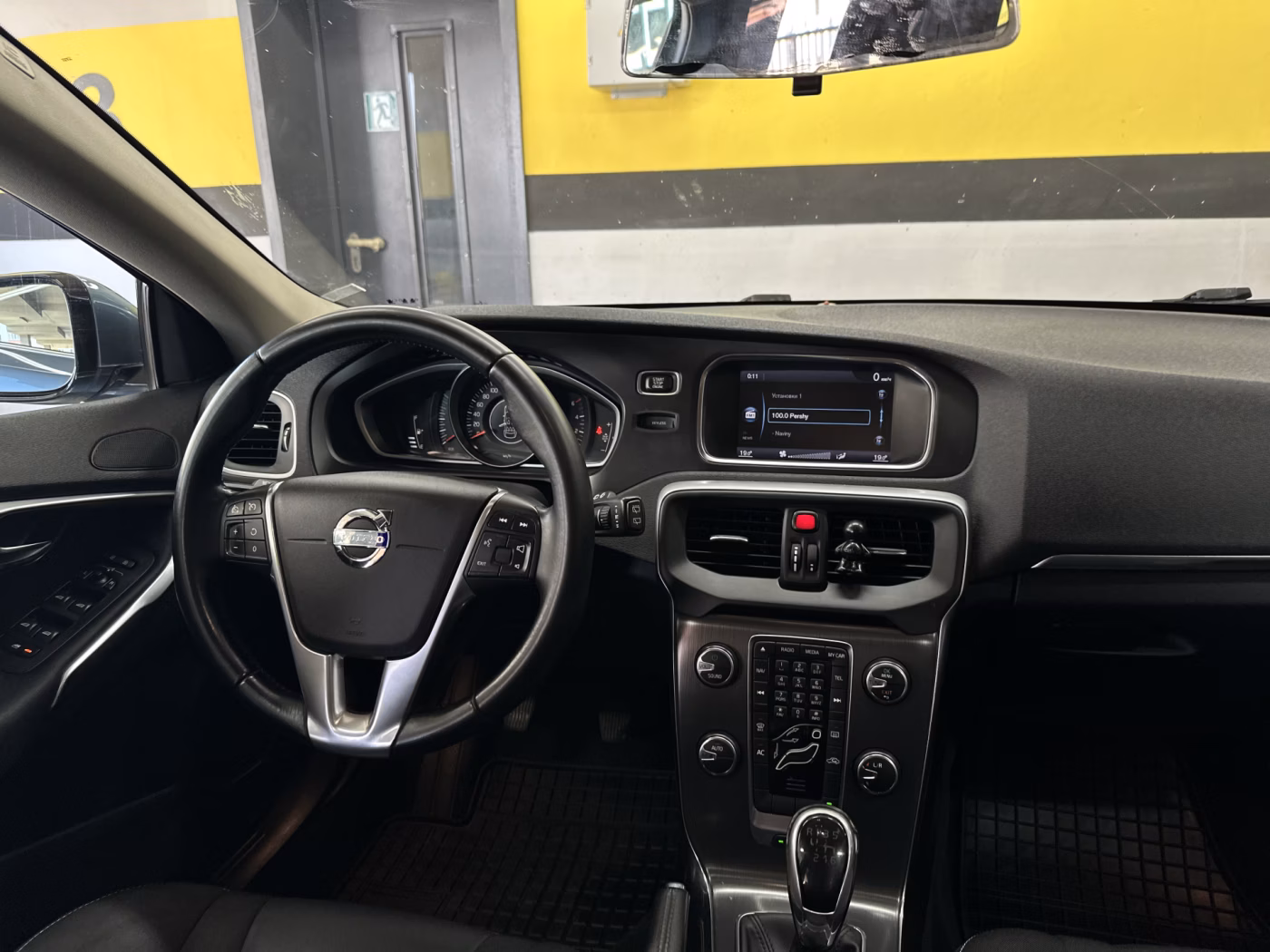 Volvo V40 фото 10