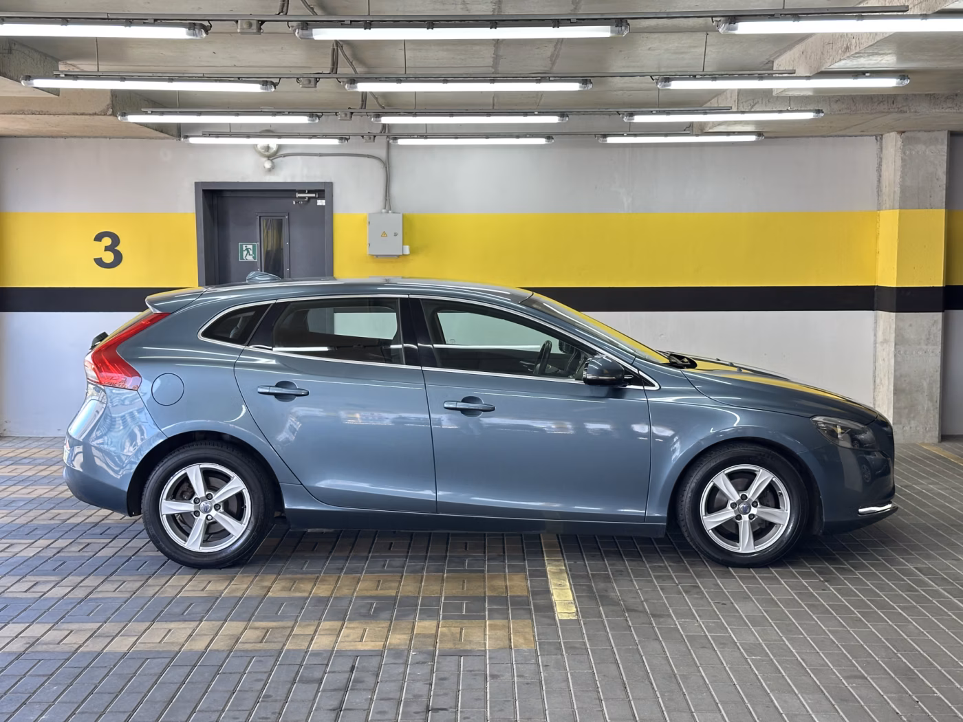 Volvo V40 фото 8