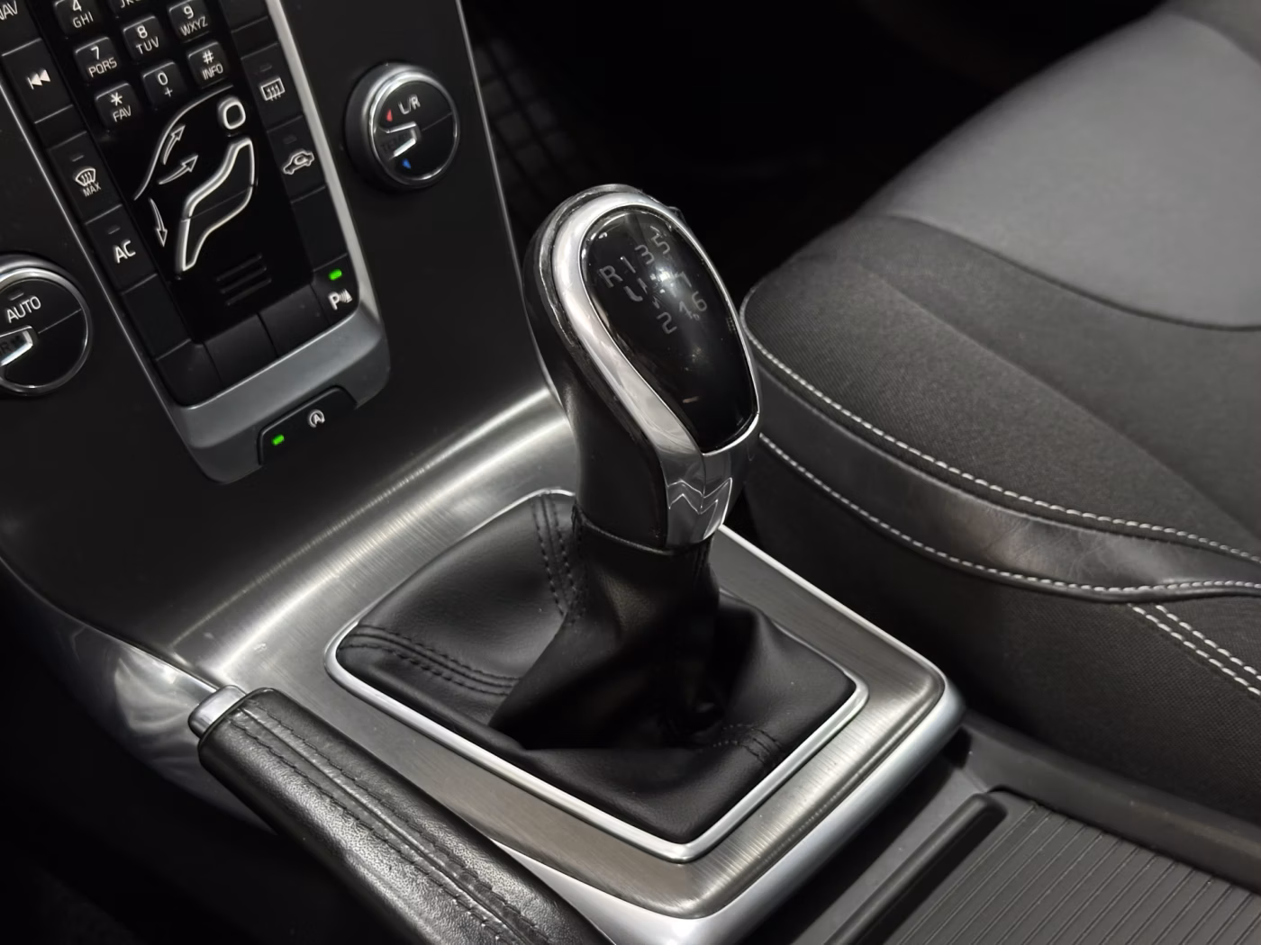 Volvo V40 фото 26