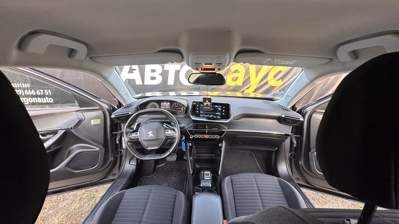 Peugeot 2008 фото 12