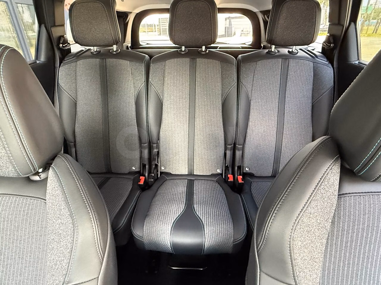 Peugeot 5008 фото 18