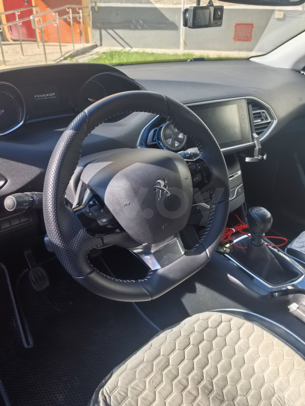 Peugeot 308 фото 8