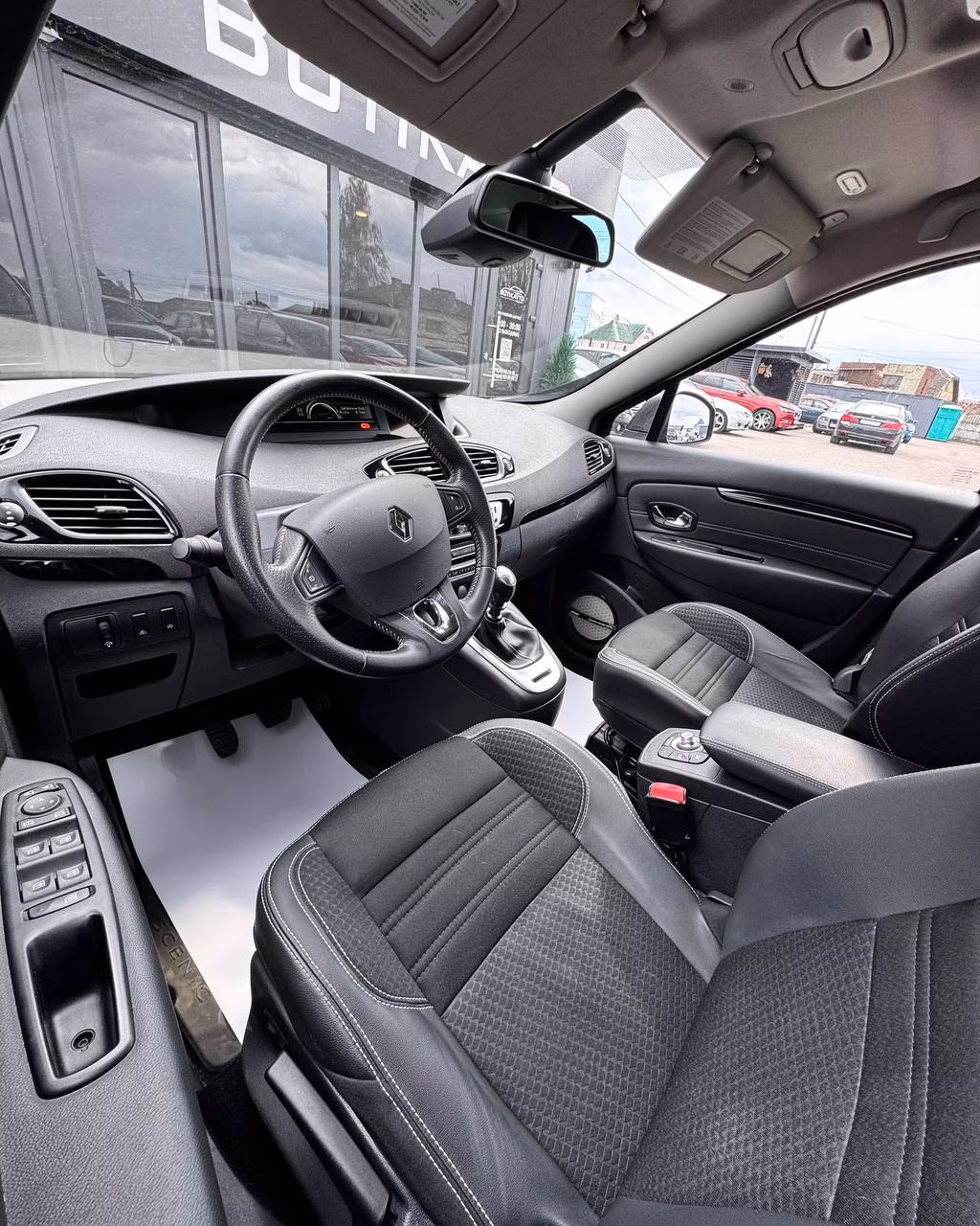 Renault Scenic фото 10