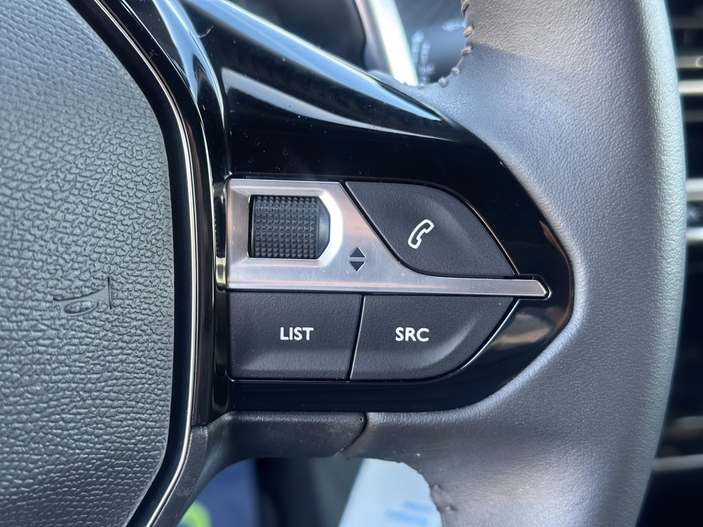 Peugeot 2008 фото 23