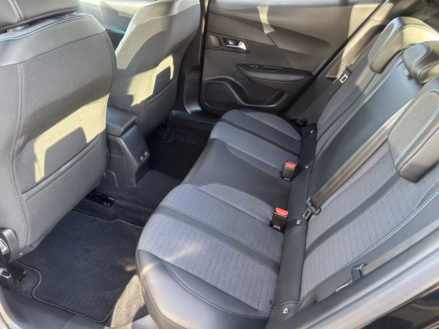 Peugeot 2008 фото 9