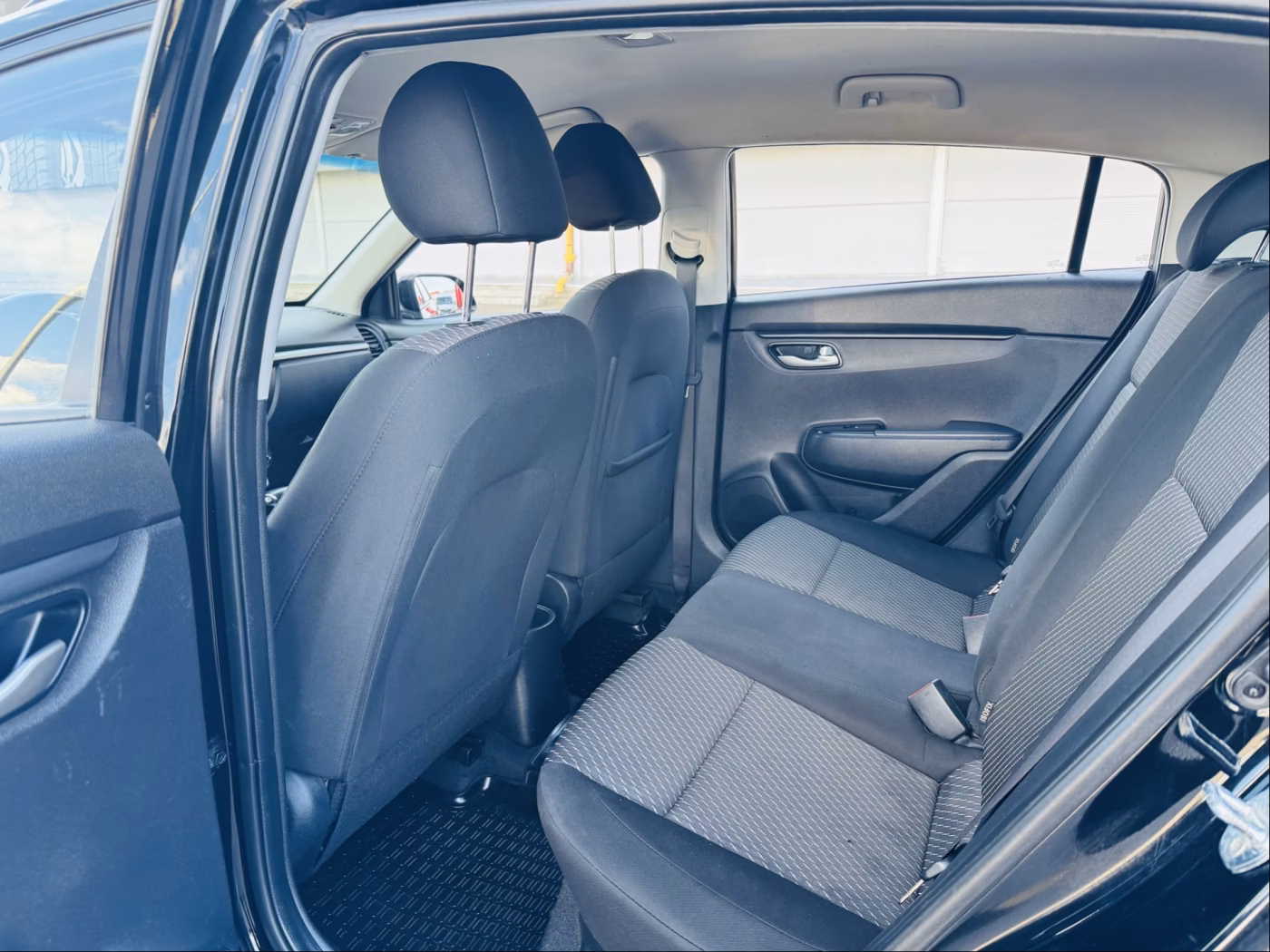 Kia Rio X (X-Line) фото 6