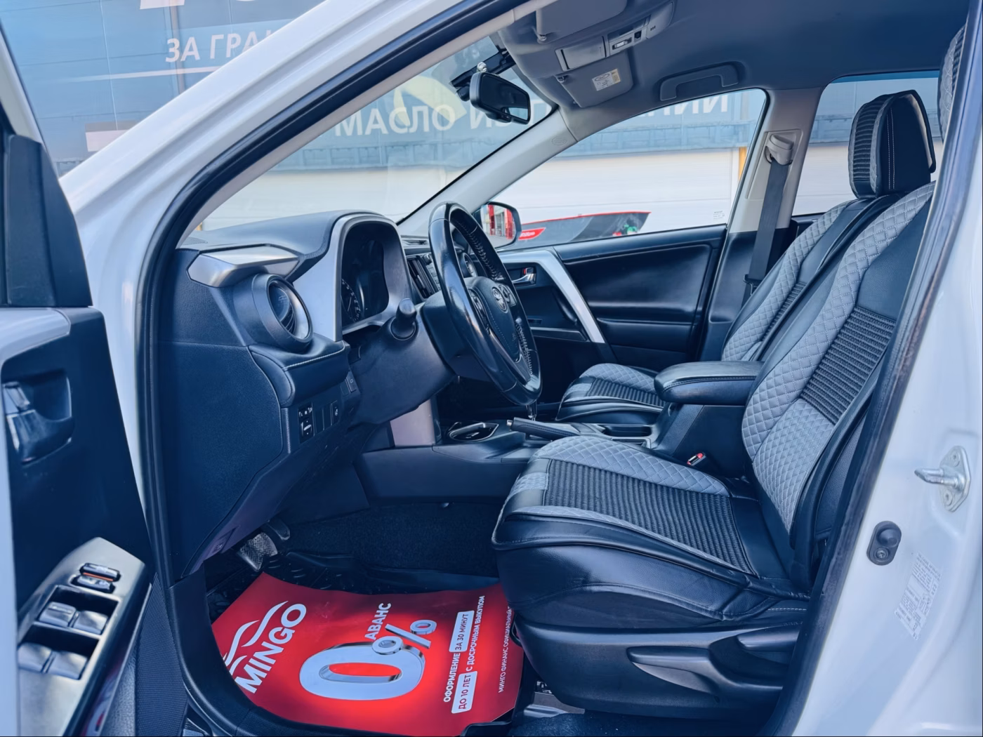 Toyota RAV4 фото 5