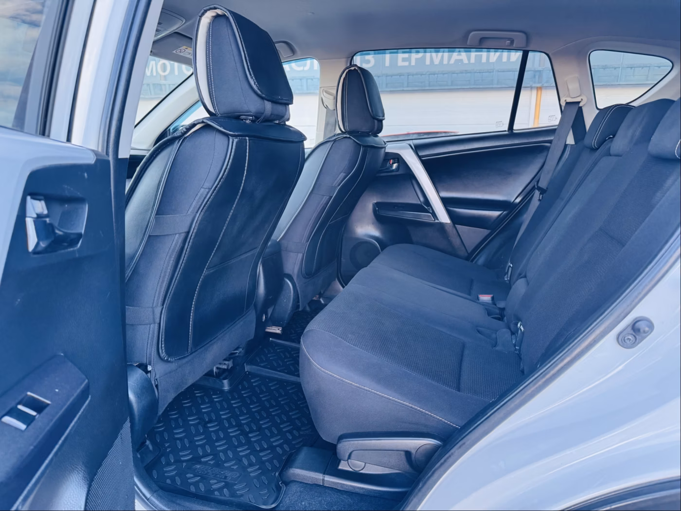 Toyota RAV4 фото 6