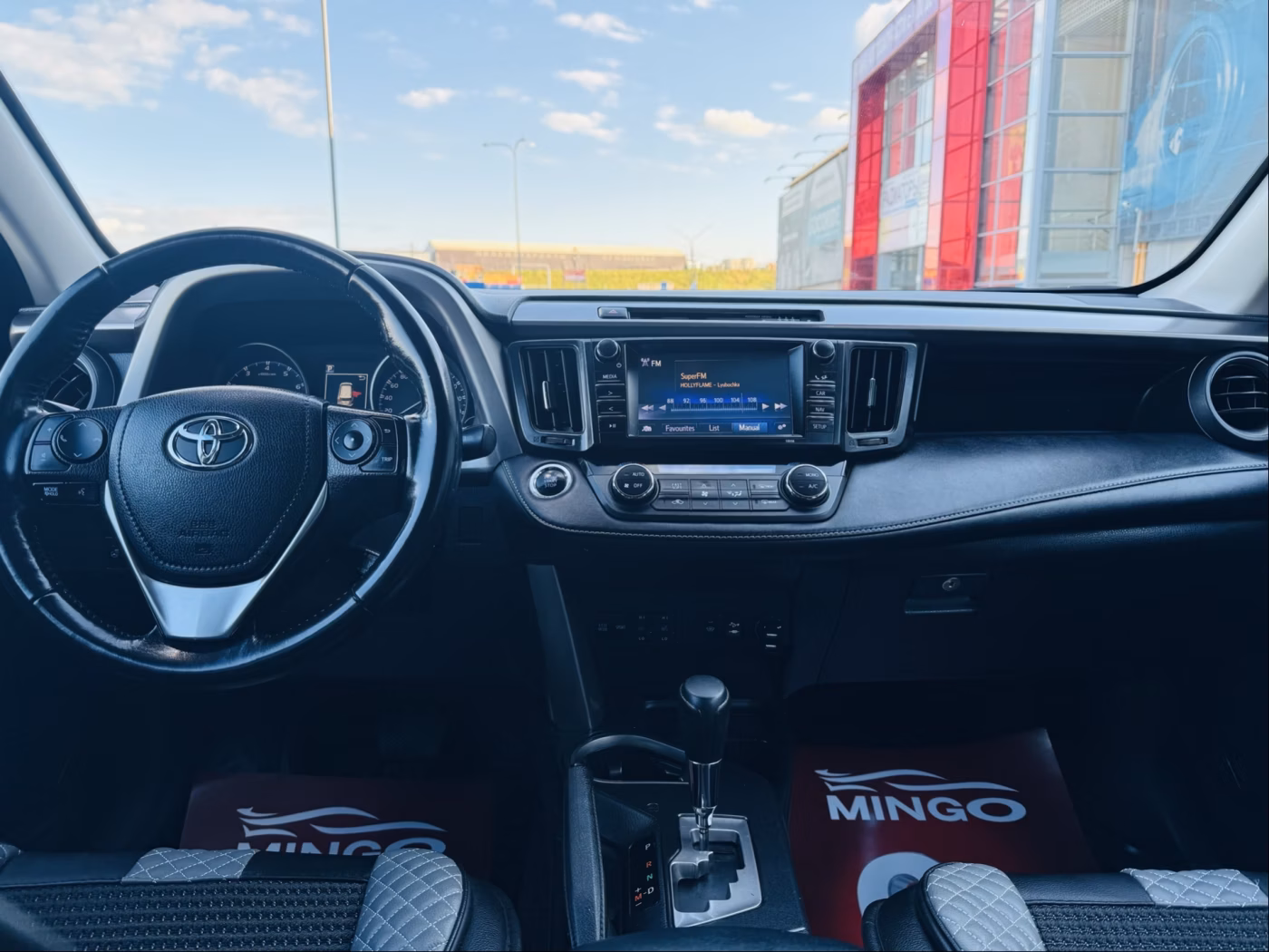 Toyota RAV4 фото 8