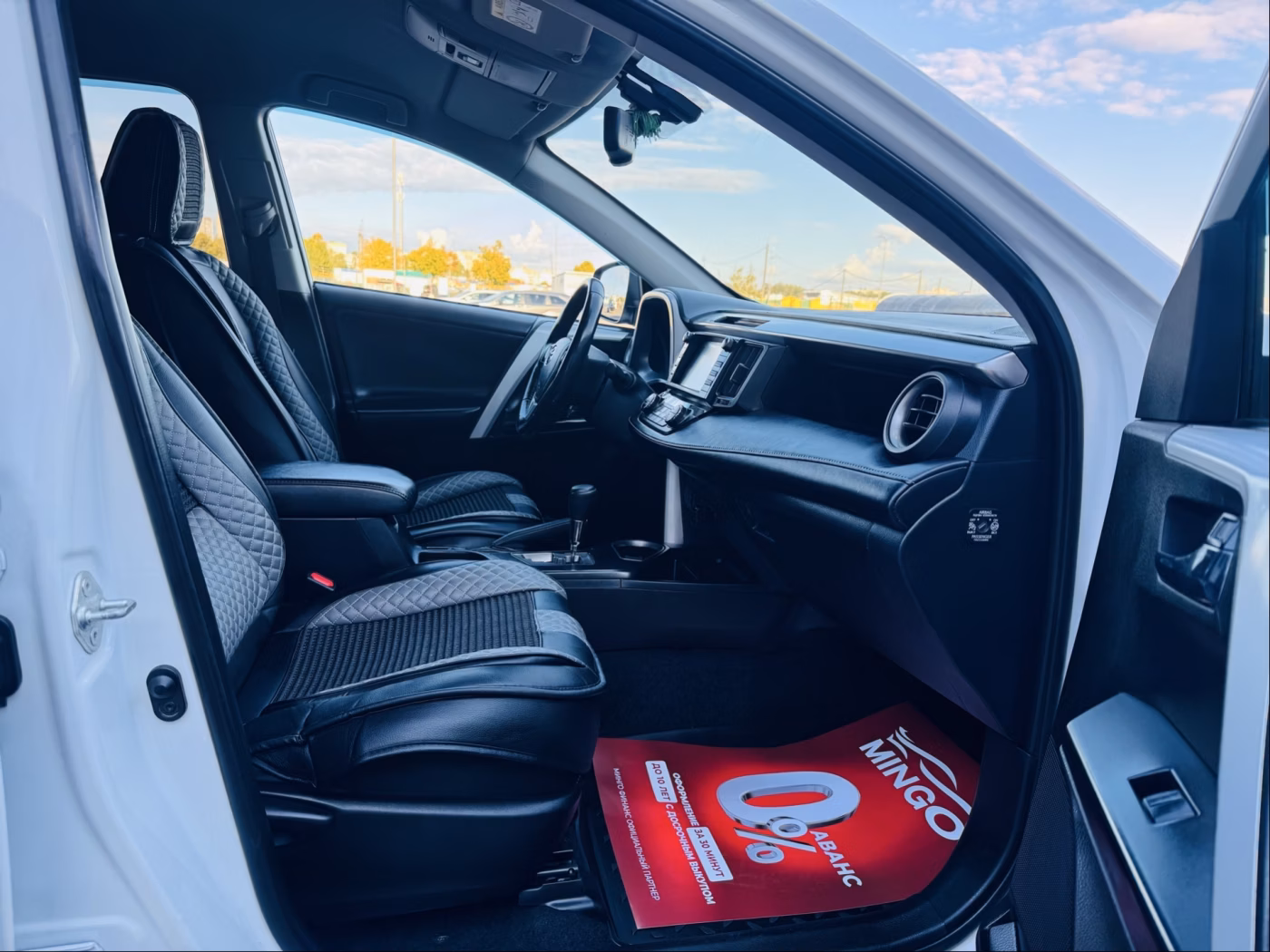 Toyota RAV4 фото 9