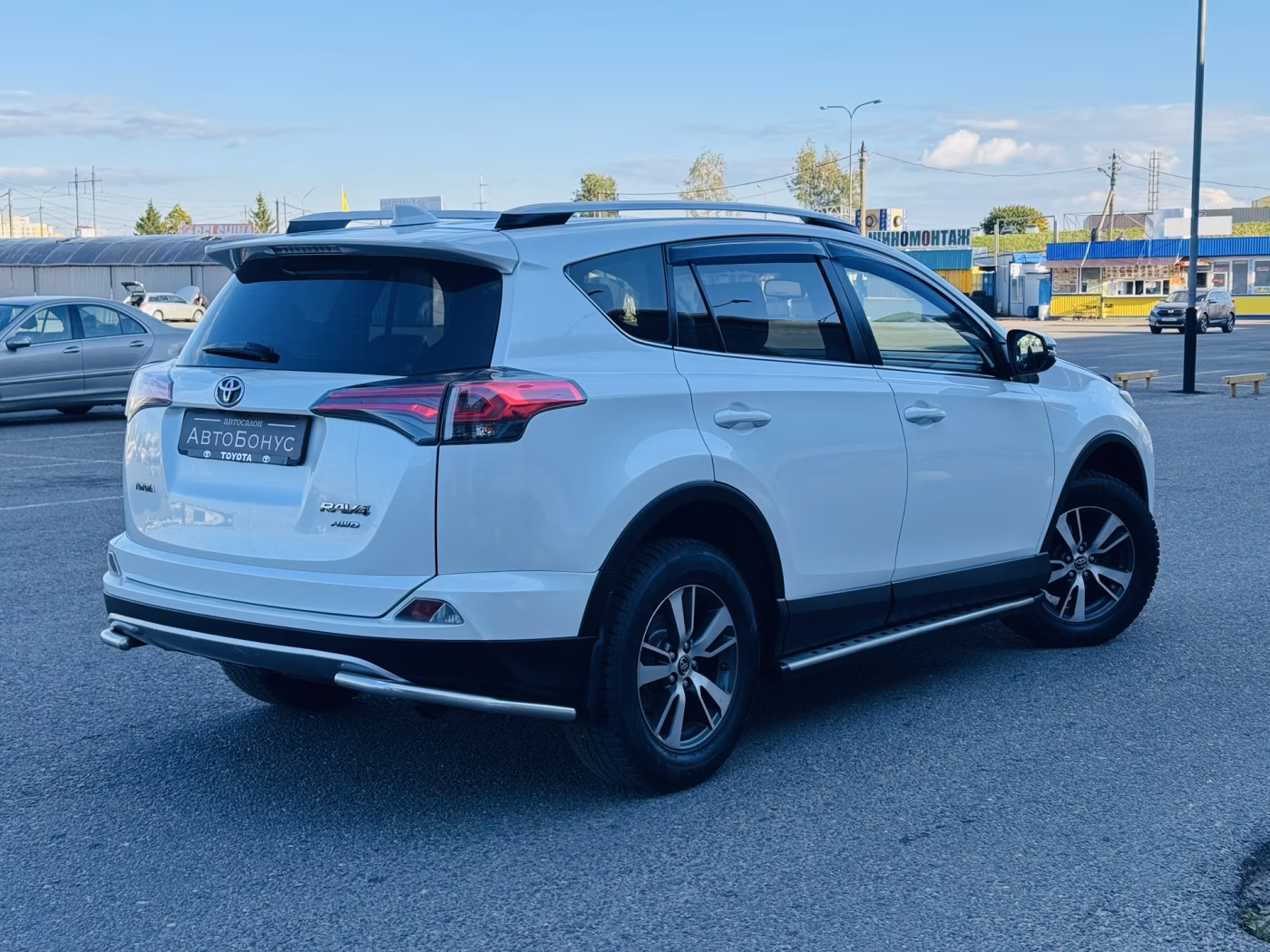 Toyota RAV4 фото 2