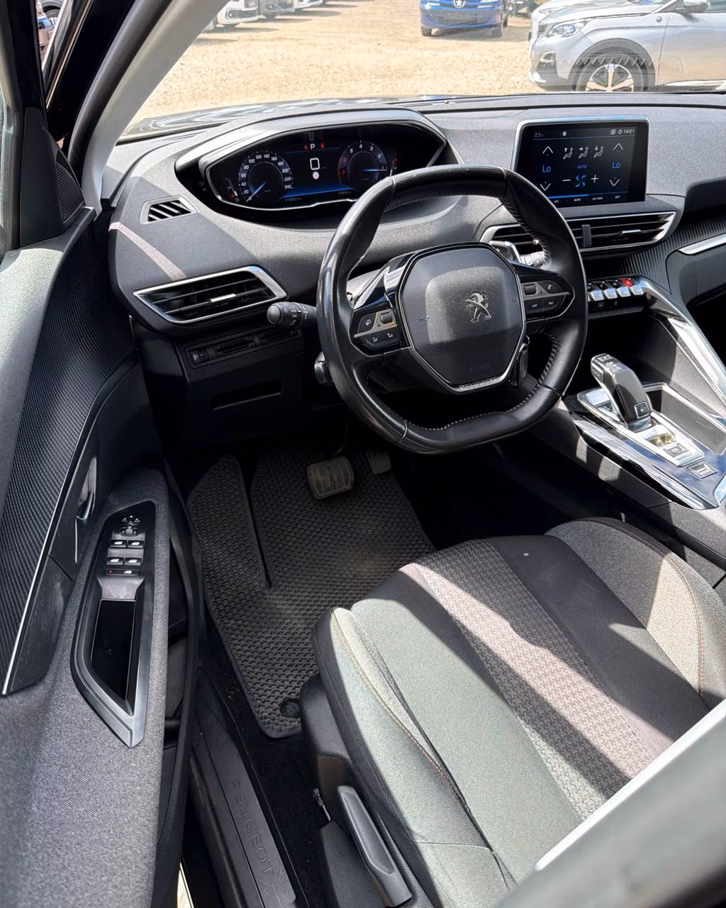 Peugeot 5008 фото 10