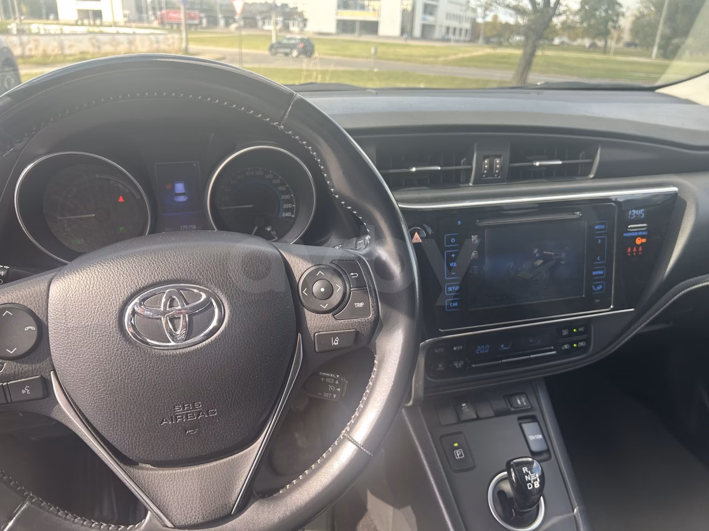 Toyota Auris фото 2