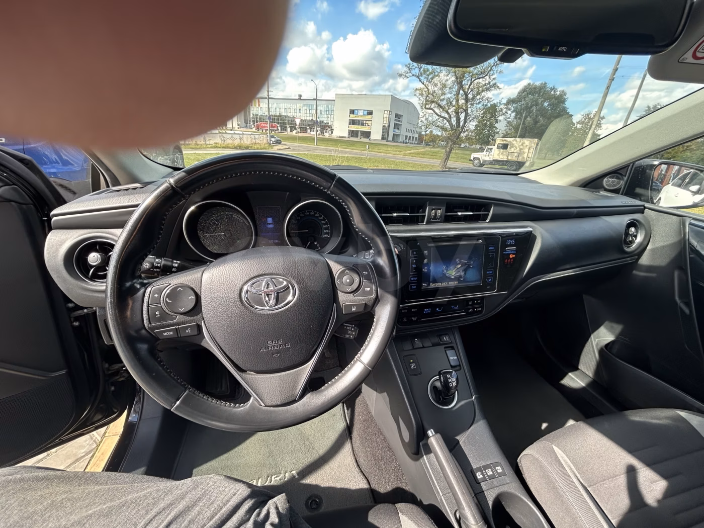 Toyota Auris фото 7