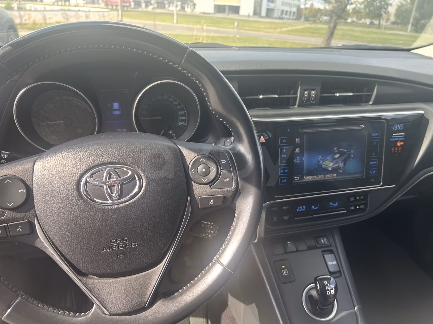 Toyota Auris фото 8