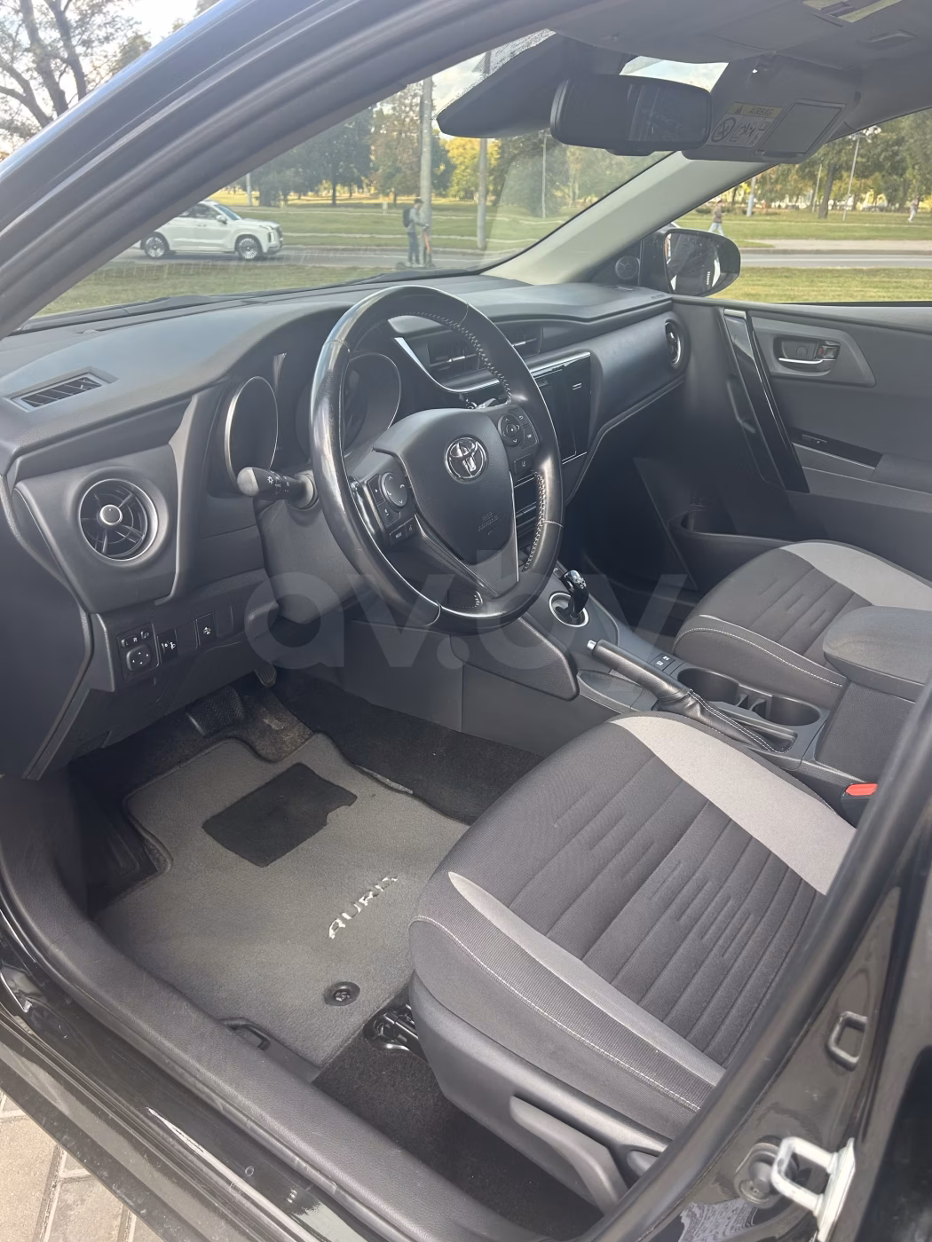 Toyota Auris фото 9