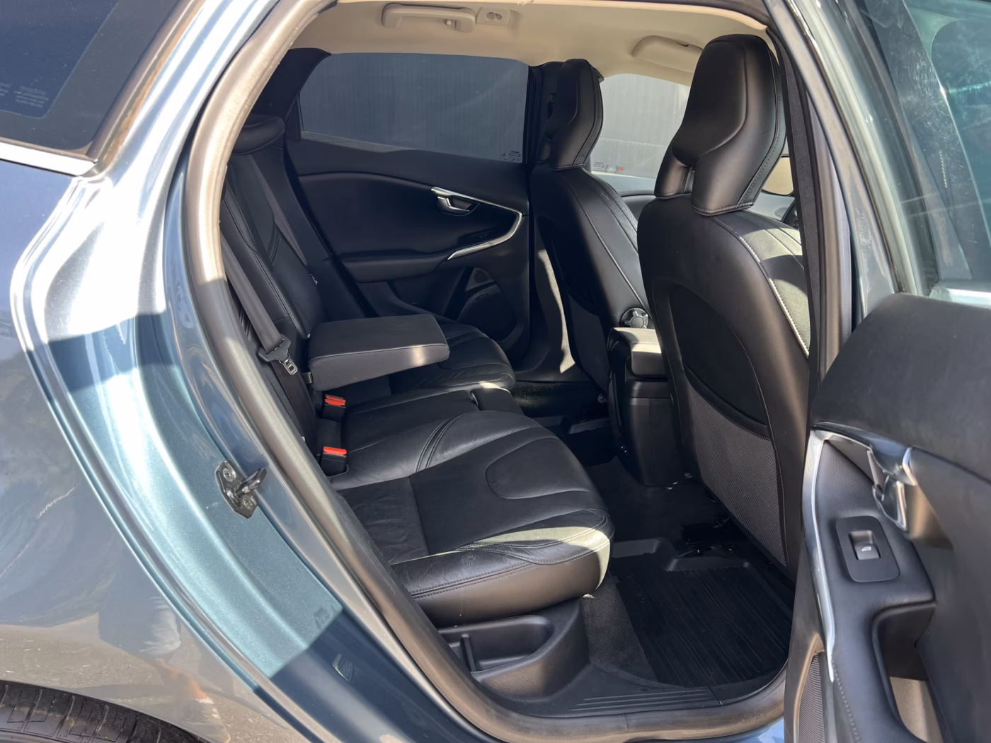 Volvo V40 фото 25