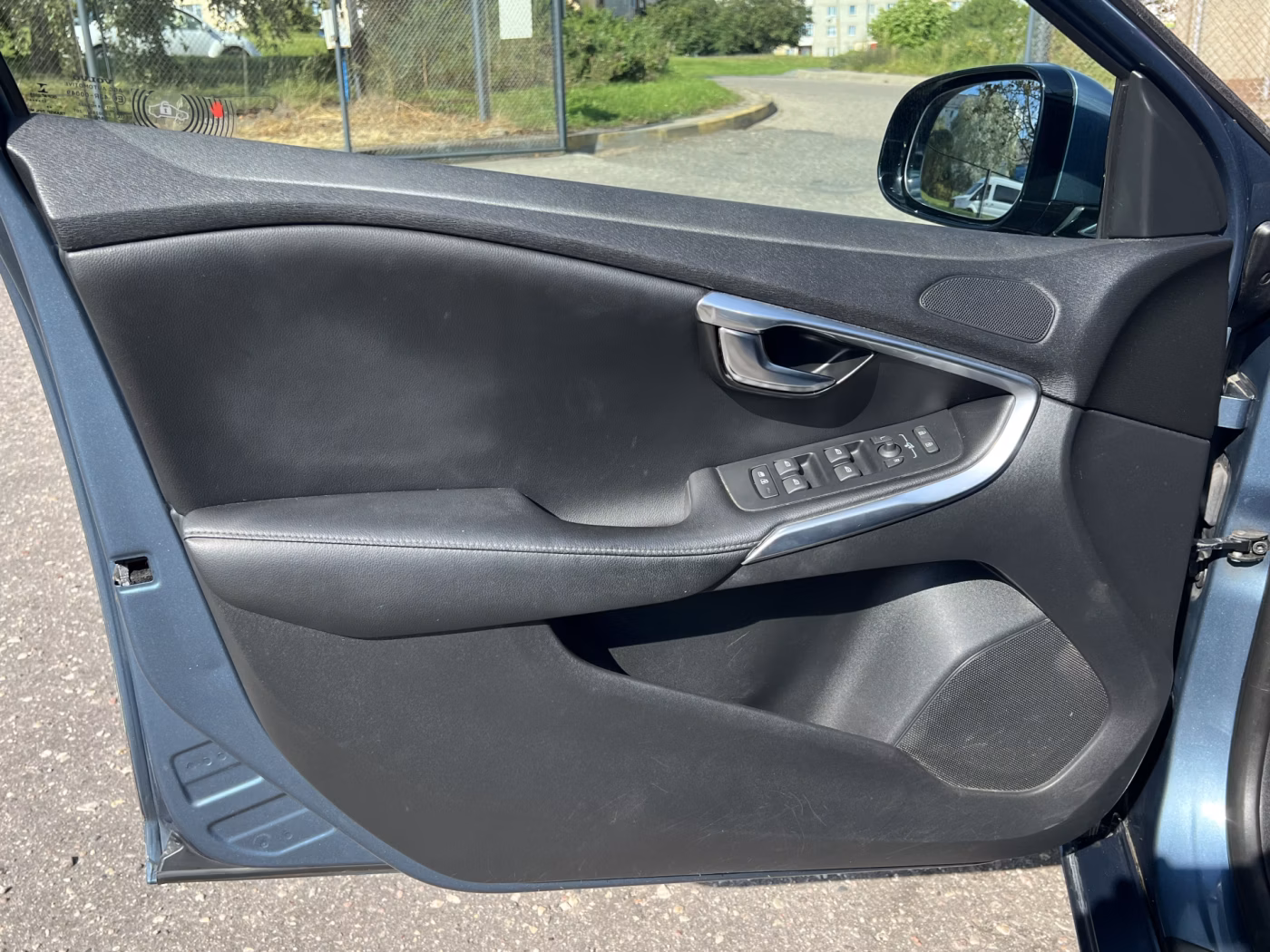Volvo V40 фото 12