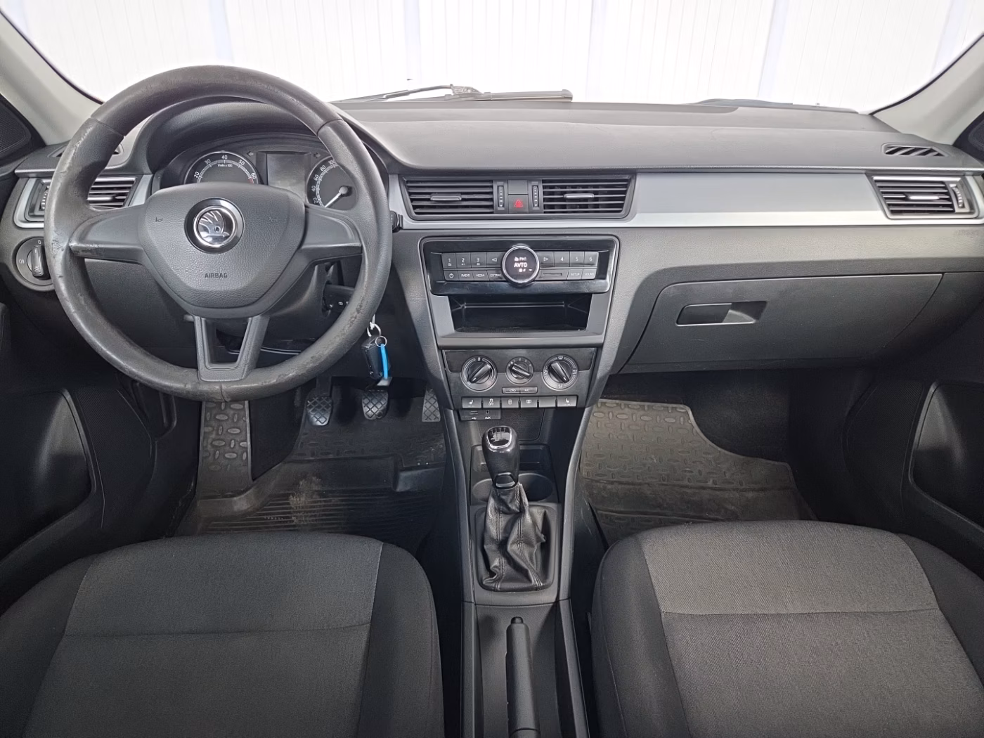 Skoda Rapid фото 10