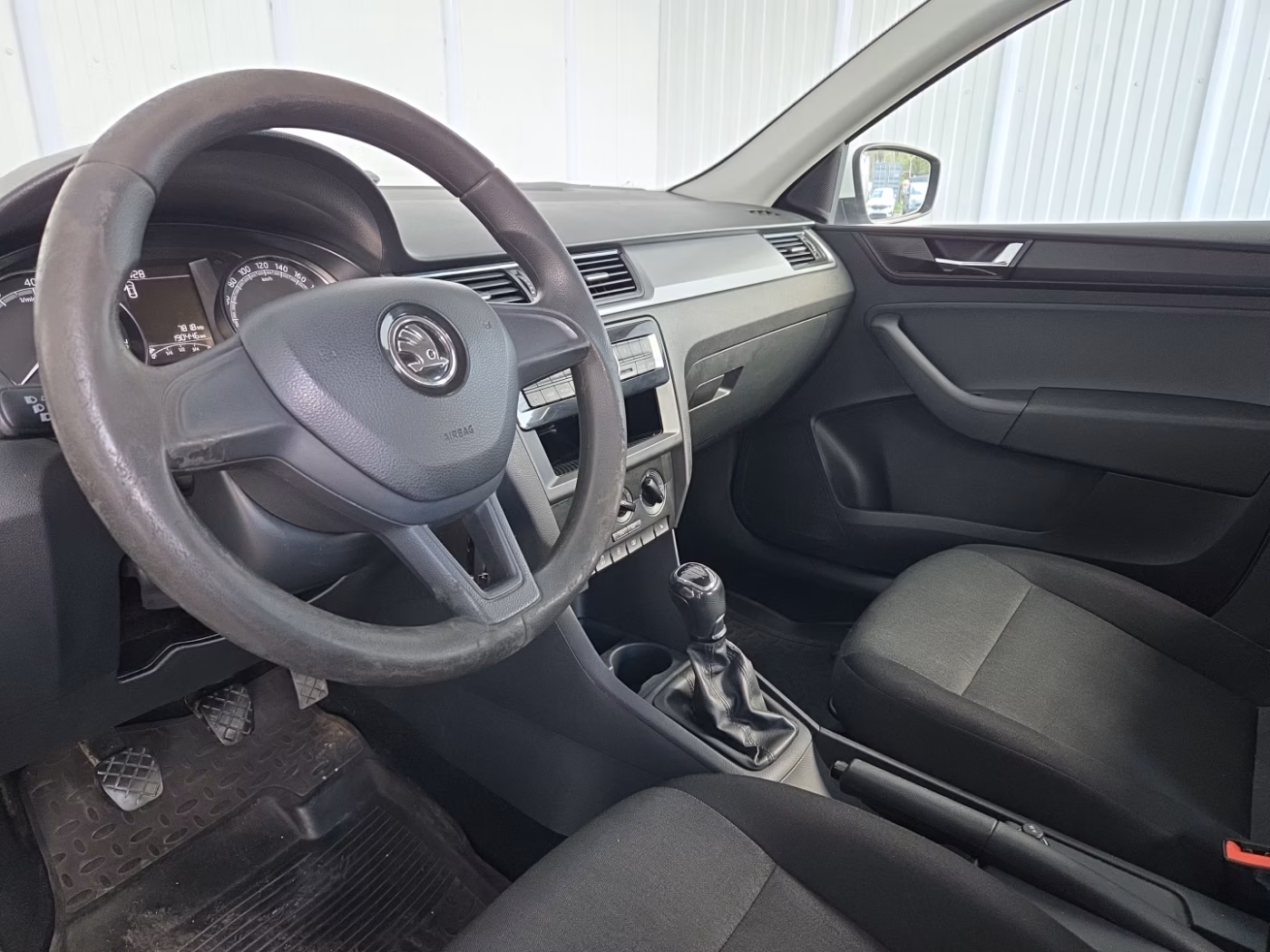 Skoda Rapid фото 12