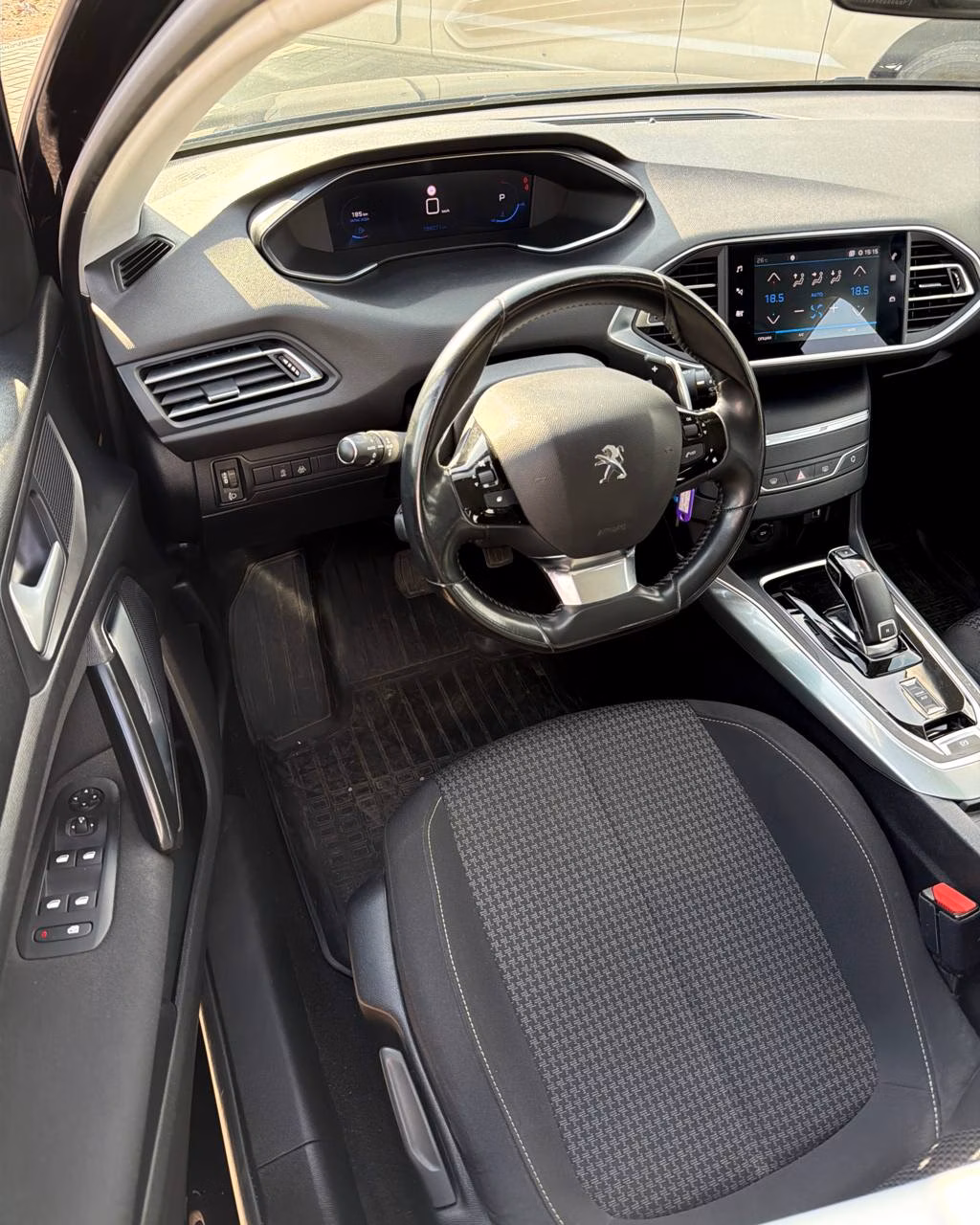 Peugeot 308 фото 9