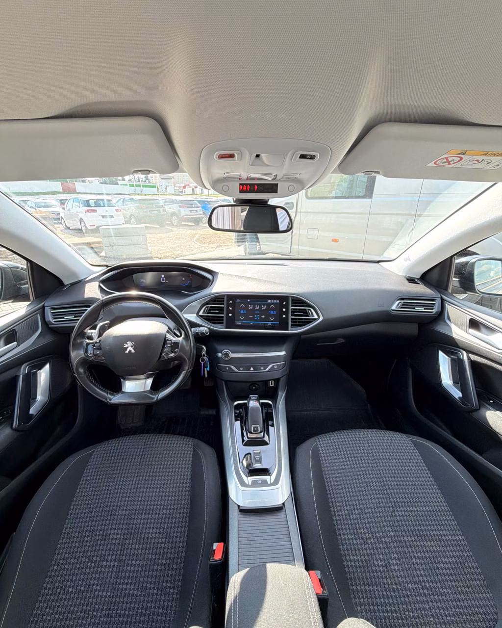 Peugeot 308 фото 10