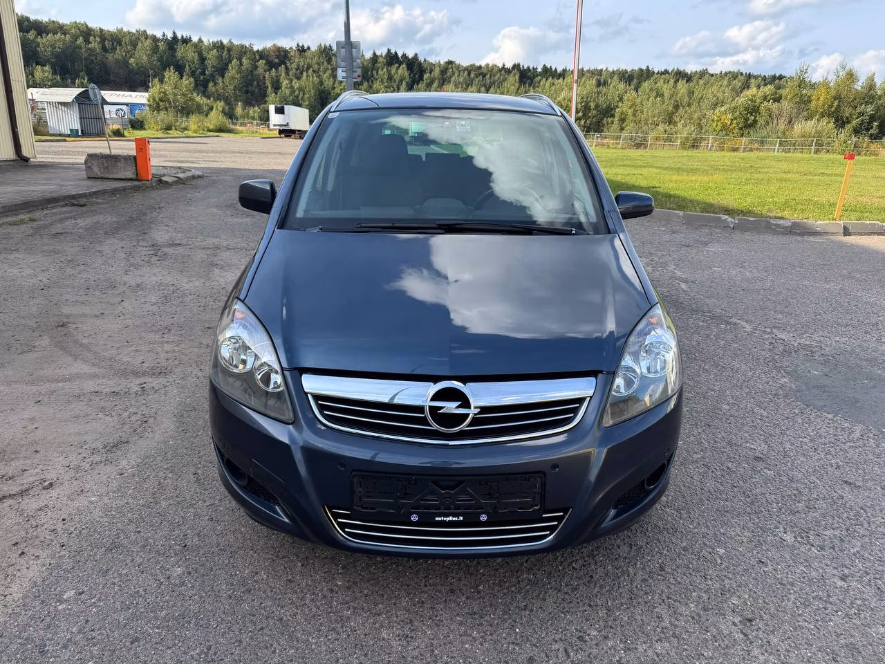 Opel Zafira фото 2