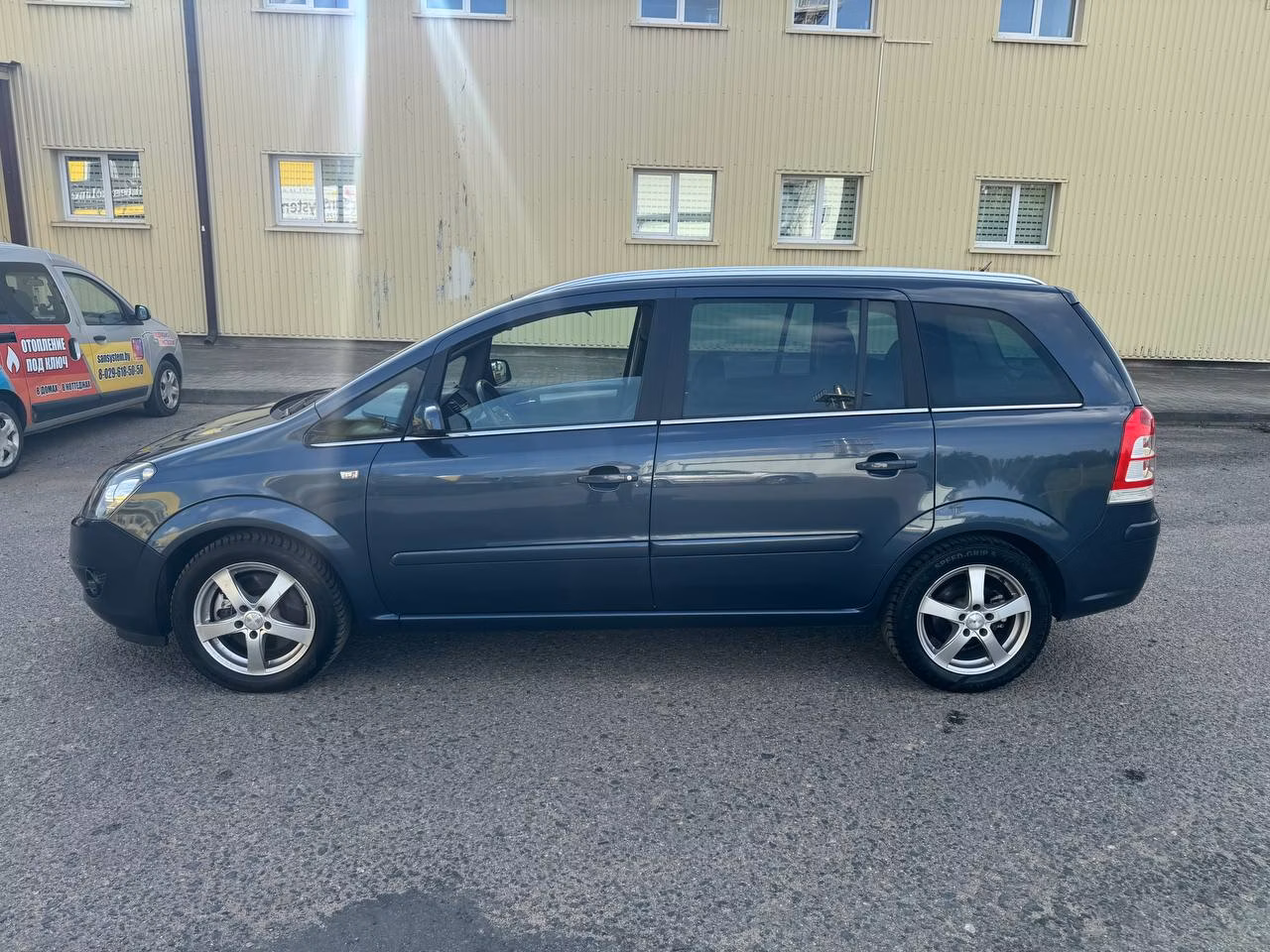 Opel Zafira фото 8