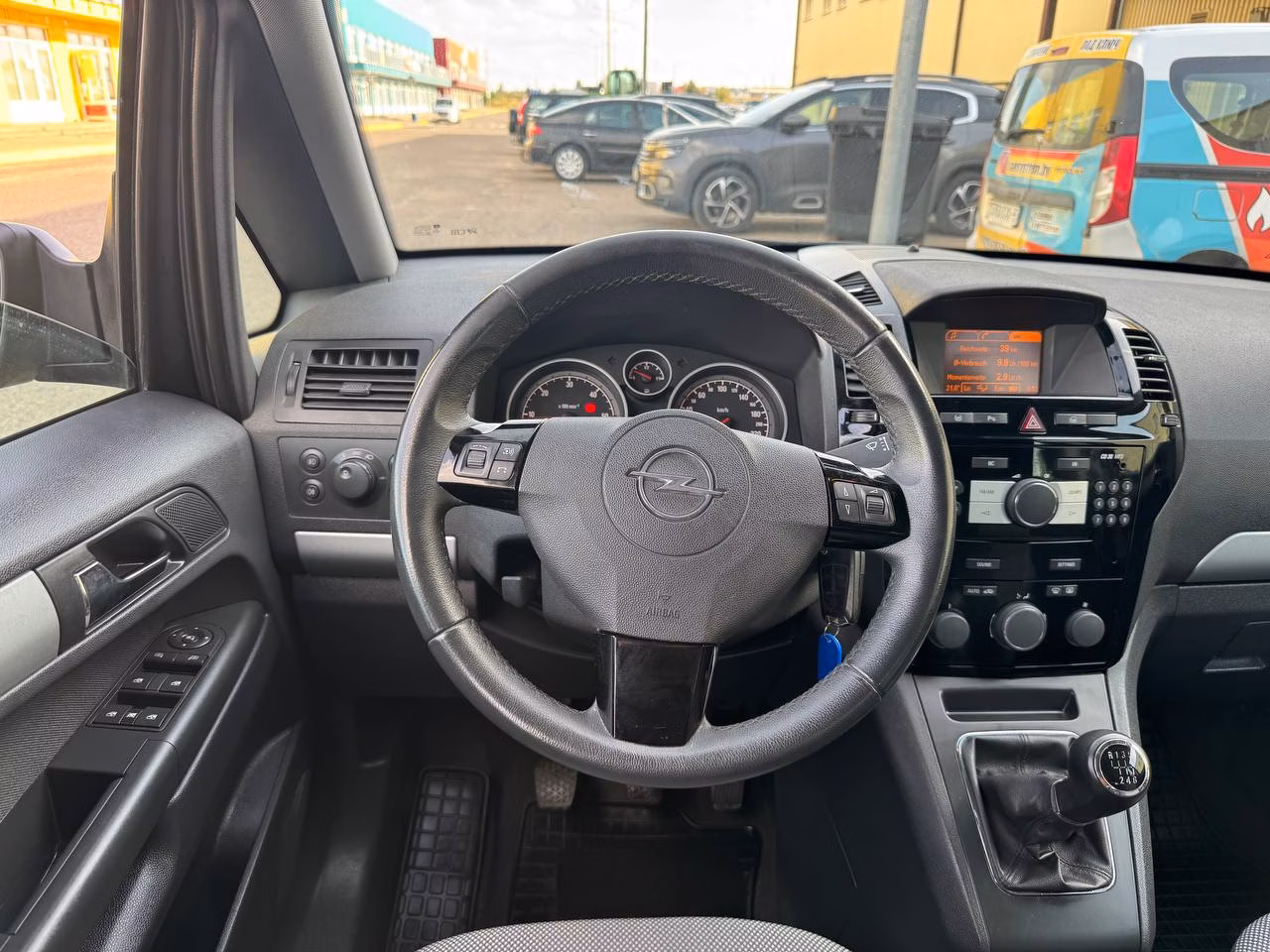 Opel Zafira фото 10