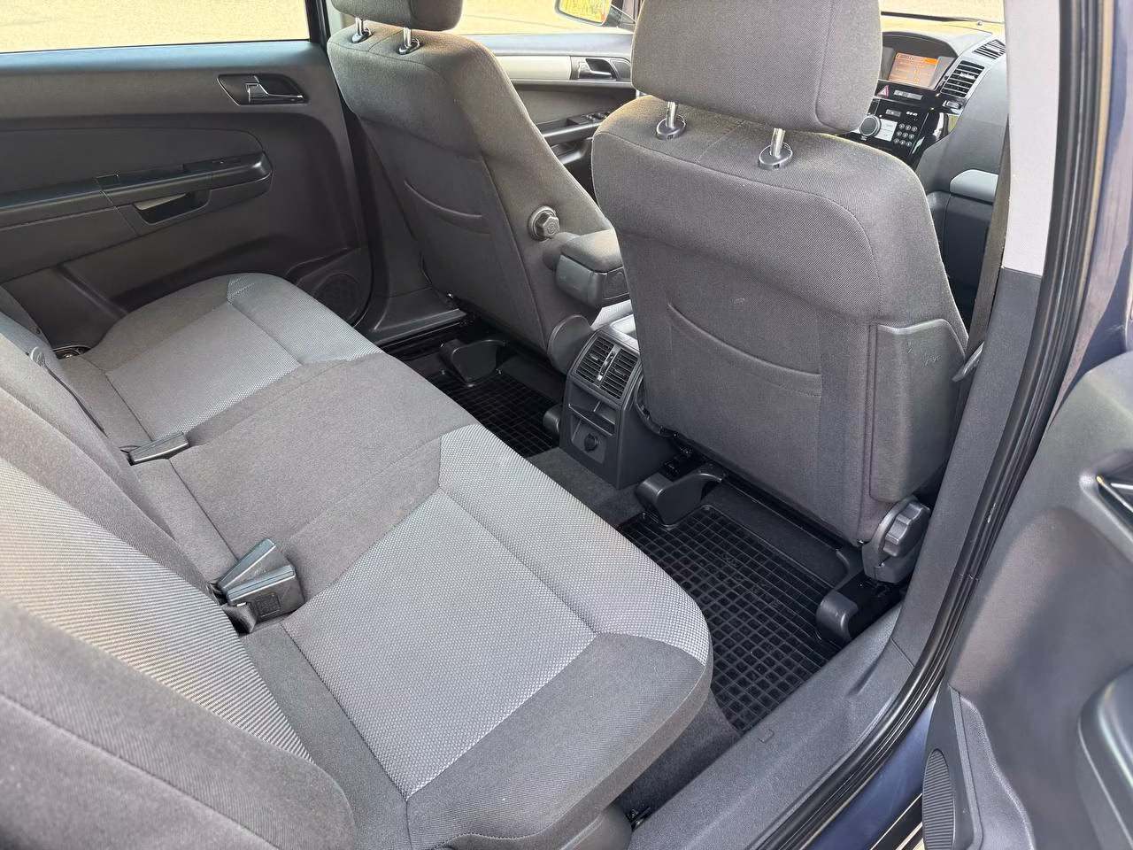 Opel Zafira фото 16