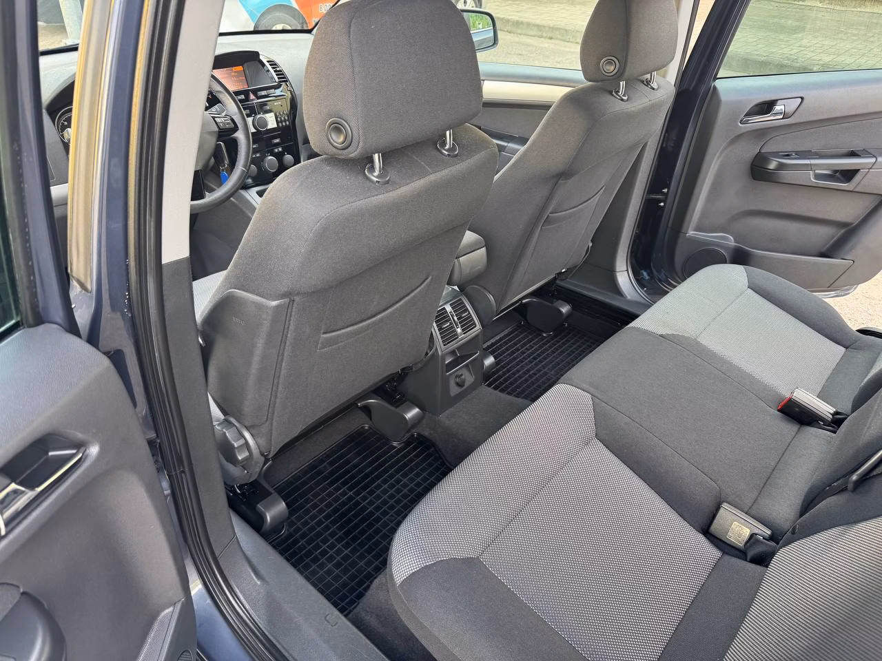 Opel Zafira фото 13