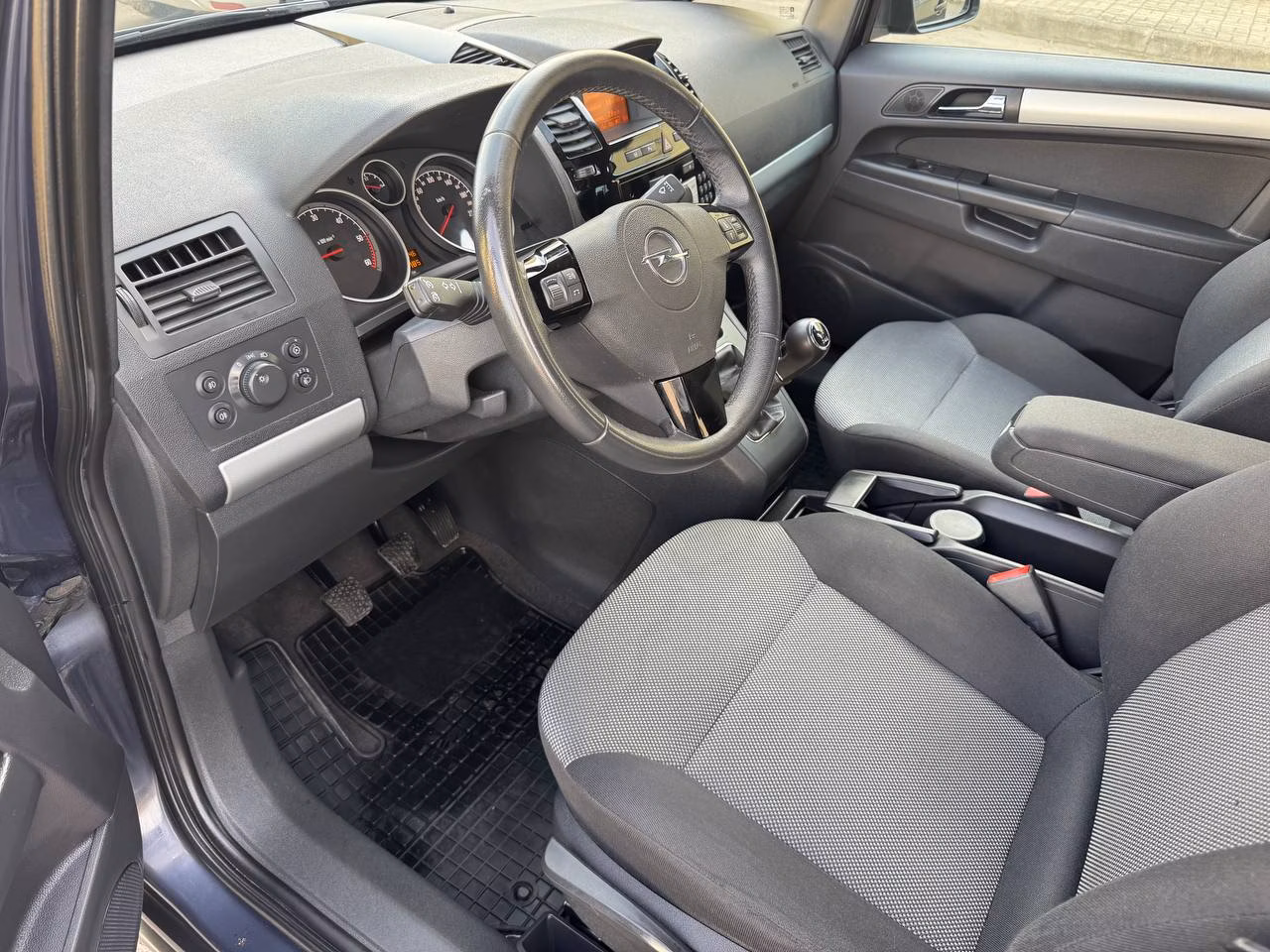 Opel Zafira фото 14