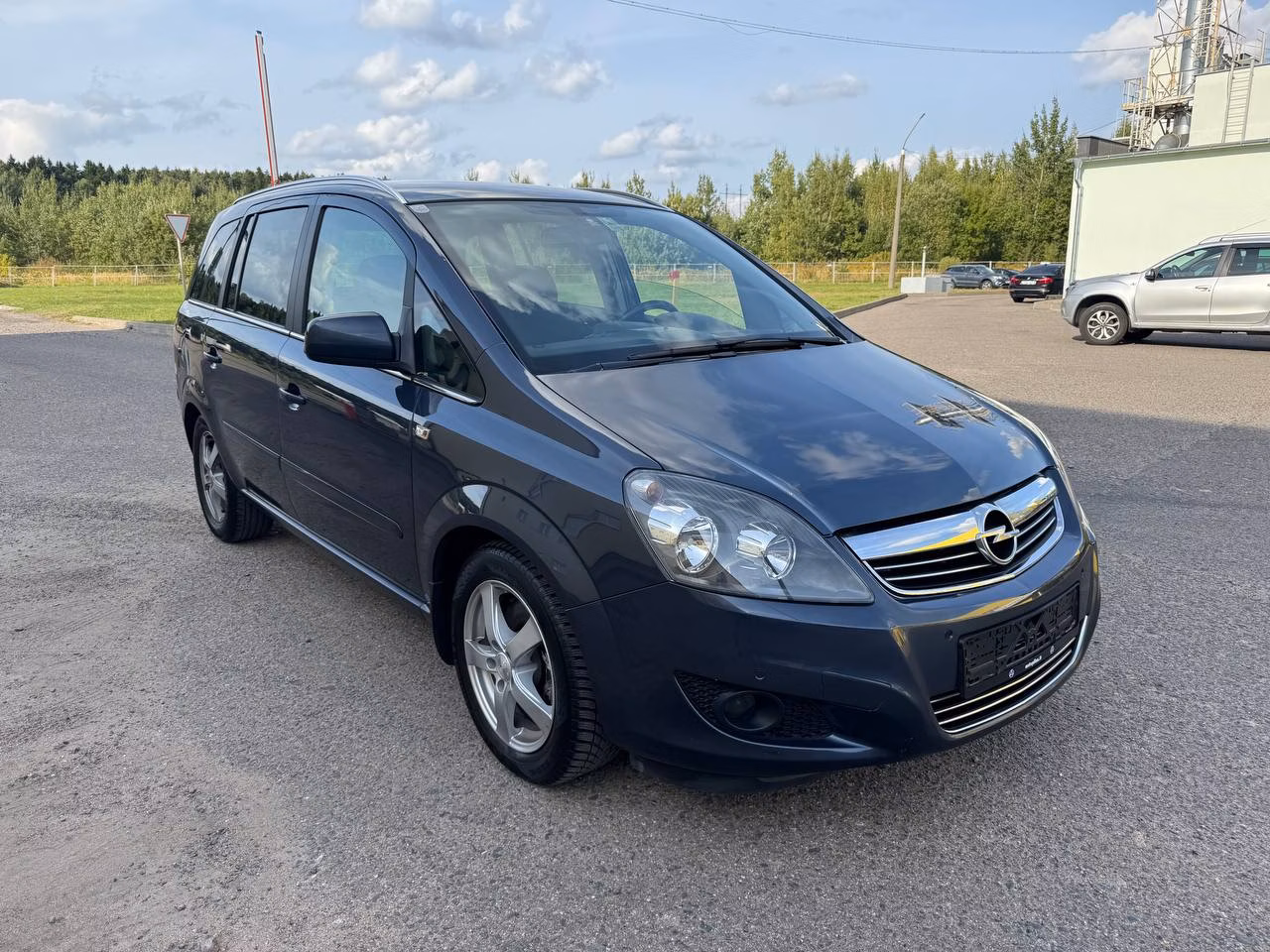 Opel Zafira фото 3