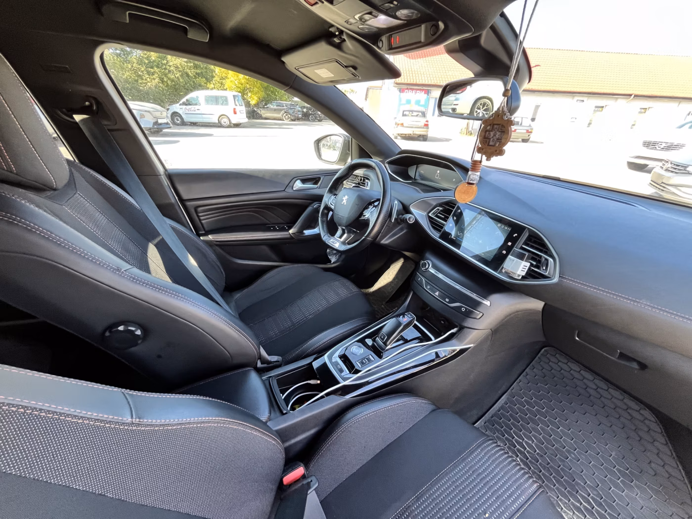 Peugeot 308 фото 10