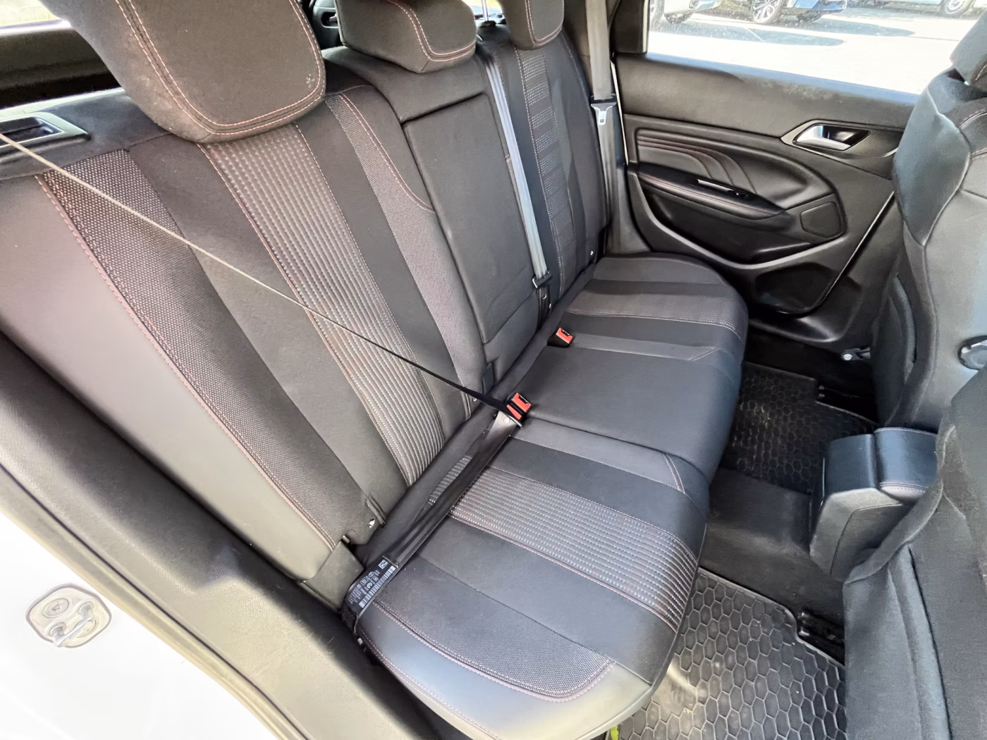 Peugeot 308 фото 14