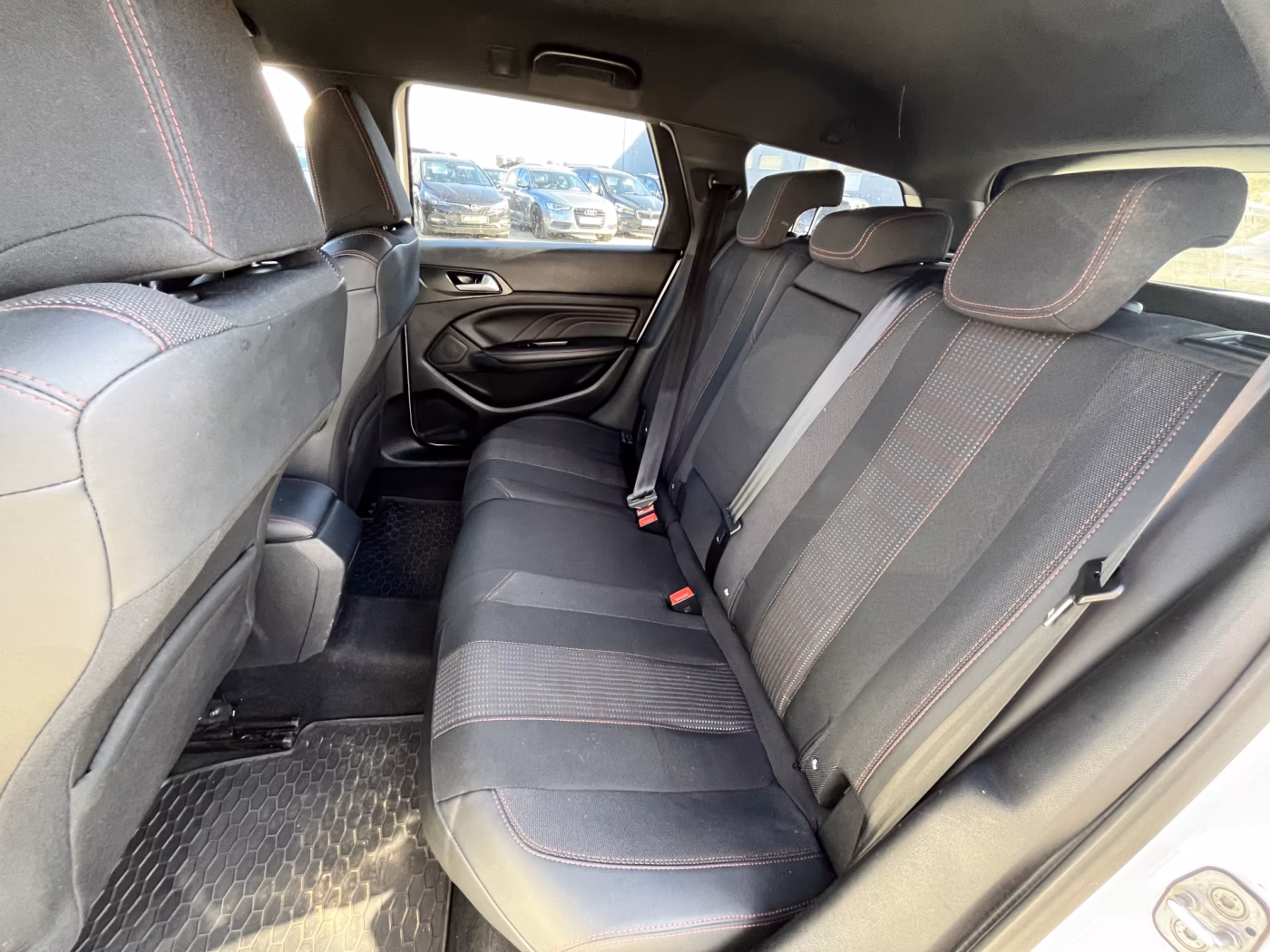 Peugeot 308 фото 17