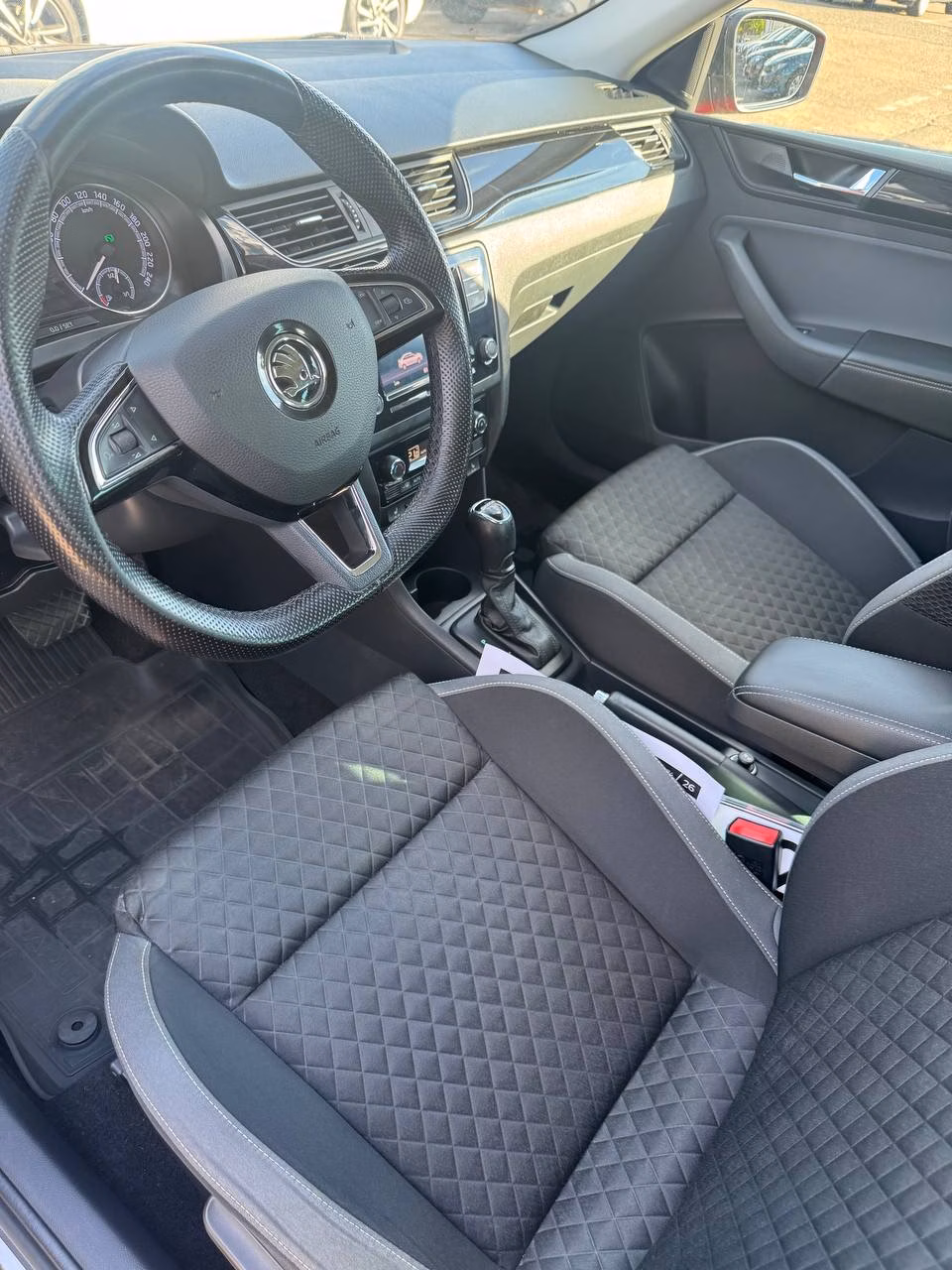 Skoda Rapid фото 10
