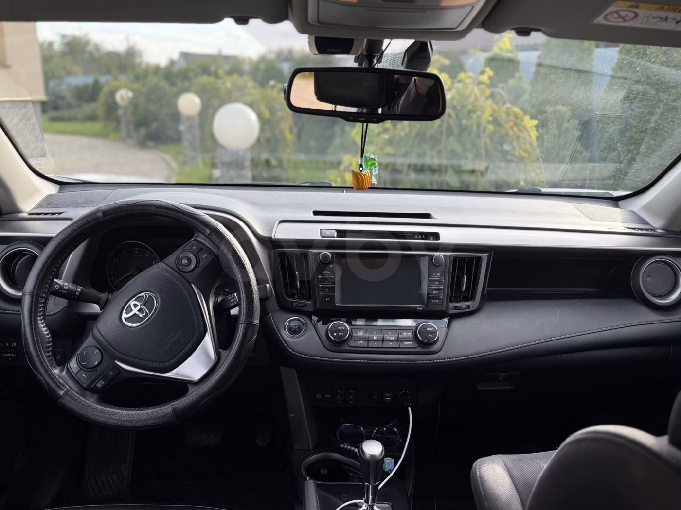 Toyota RAV4 фото 11