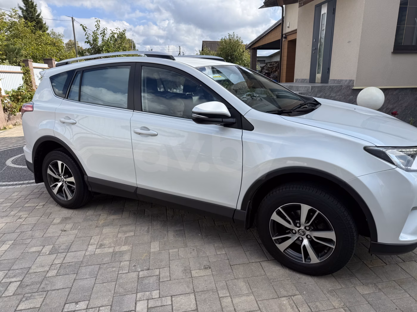 Toyota RAV4 фото 2