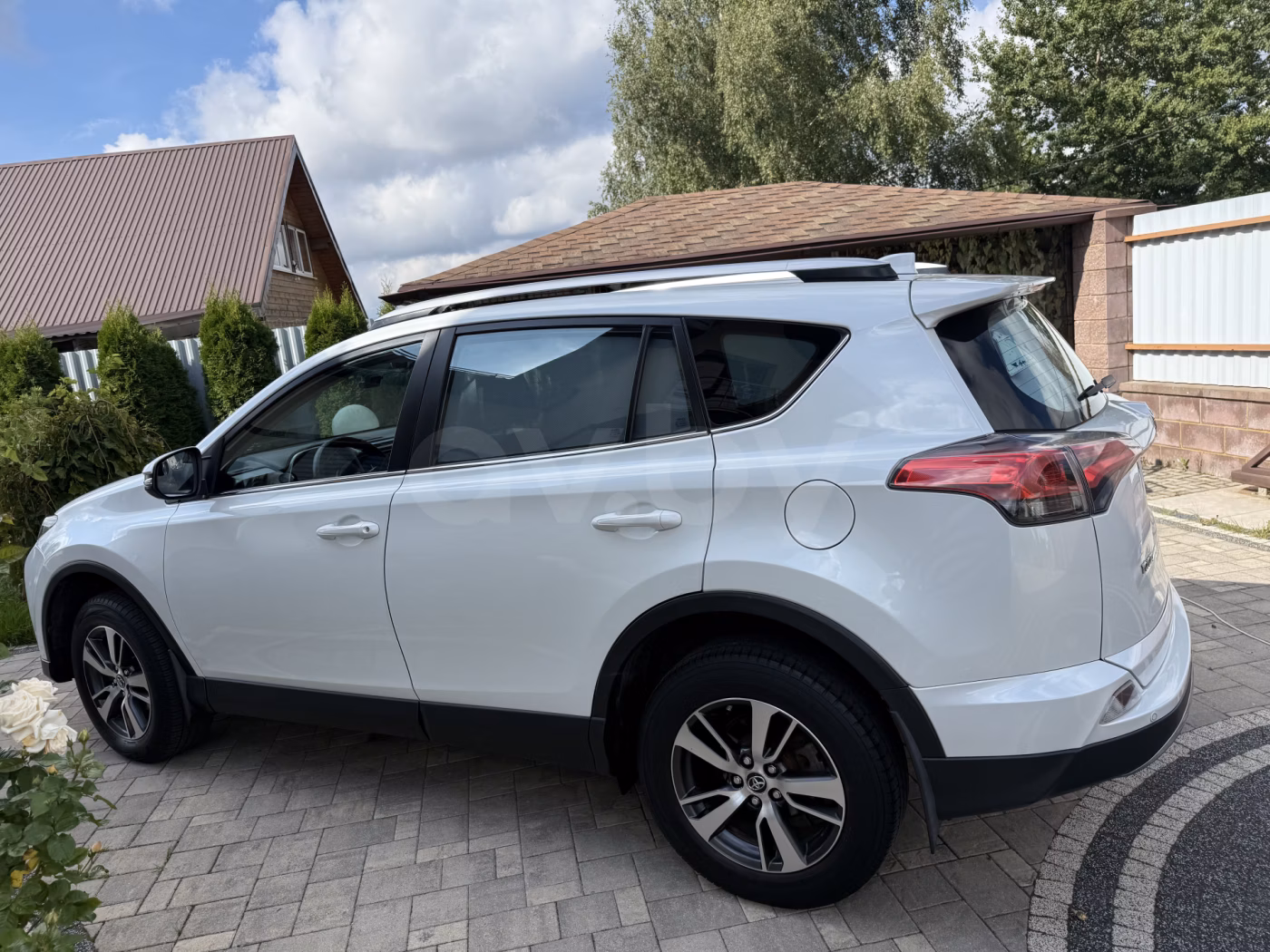 Toyota RAV4 фото 10